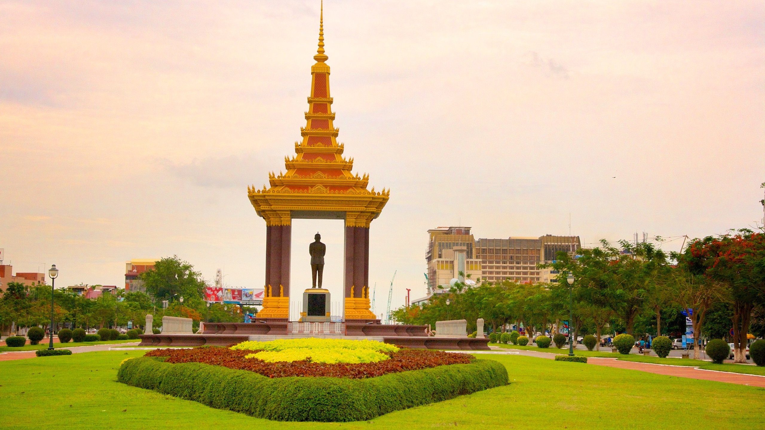 Phnom Penh attractions, Fun activities, Cultural immersion, Travel recommendations, 2560x1440 HD Desktop