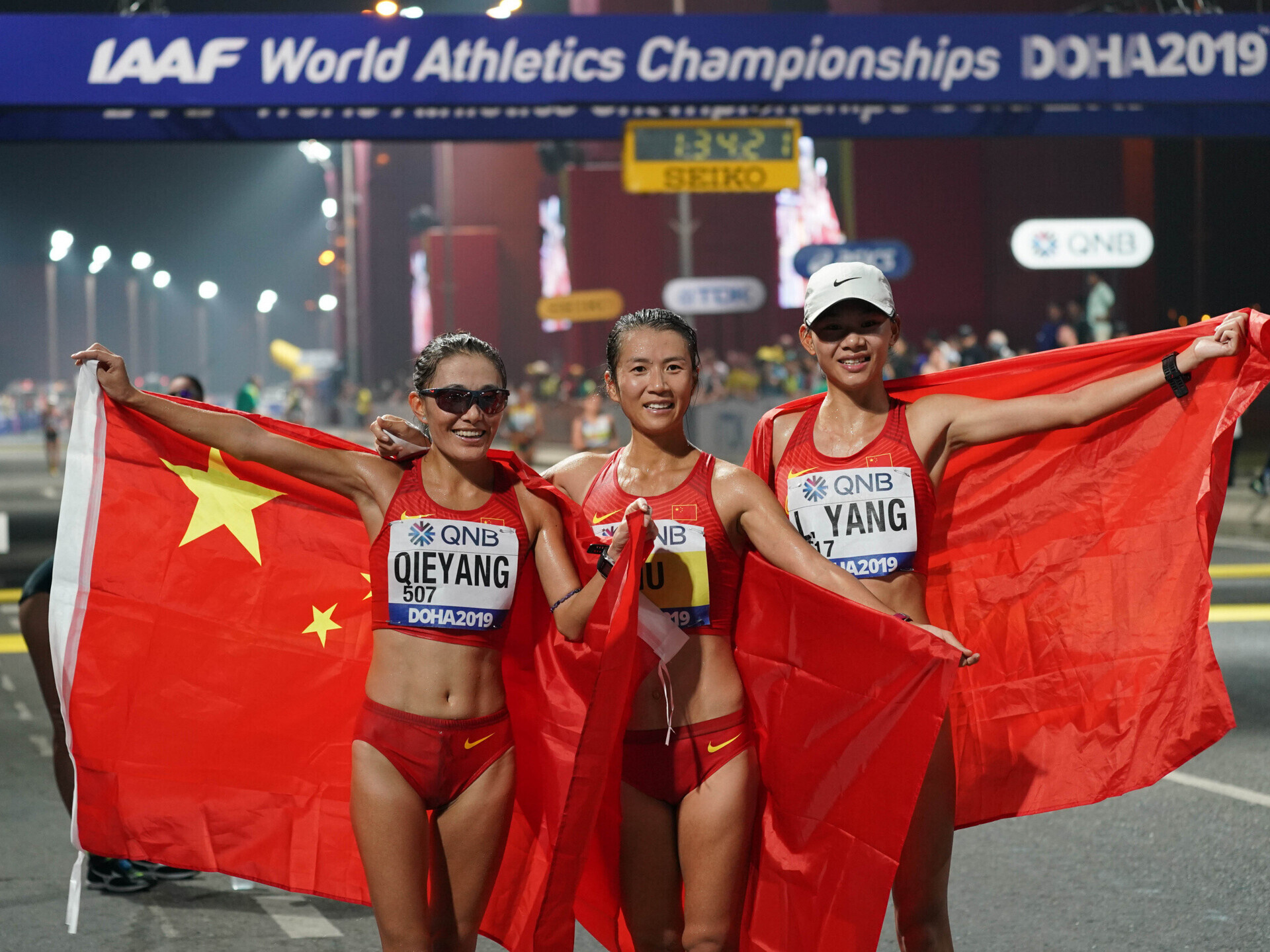 Qieyang Shenjie, Chinese racewalker, Medal sweep, World Athletics Championships, 1920x1440 HD Desktop