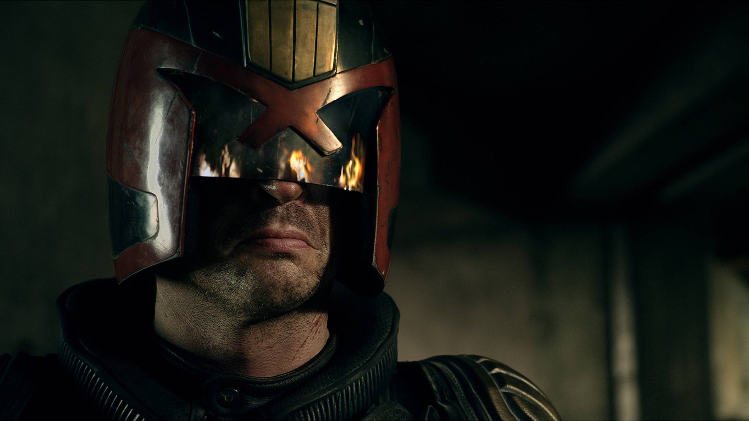 Dredd: A judicial officer in the dystopian future city of Mega-City One. 2560x1440 HD Background.