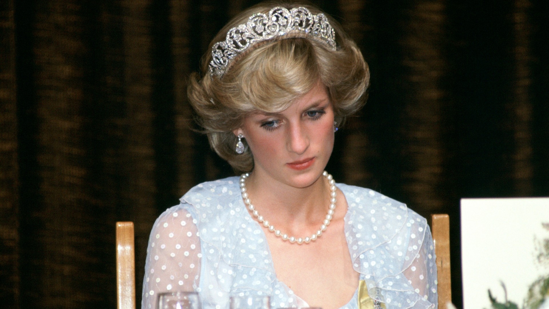 Princess Diana: Born into the British nobility and grew up close to the royal family on their Sandringham estate. 1920x1080 Full HD Wallpaper.