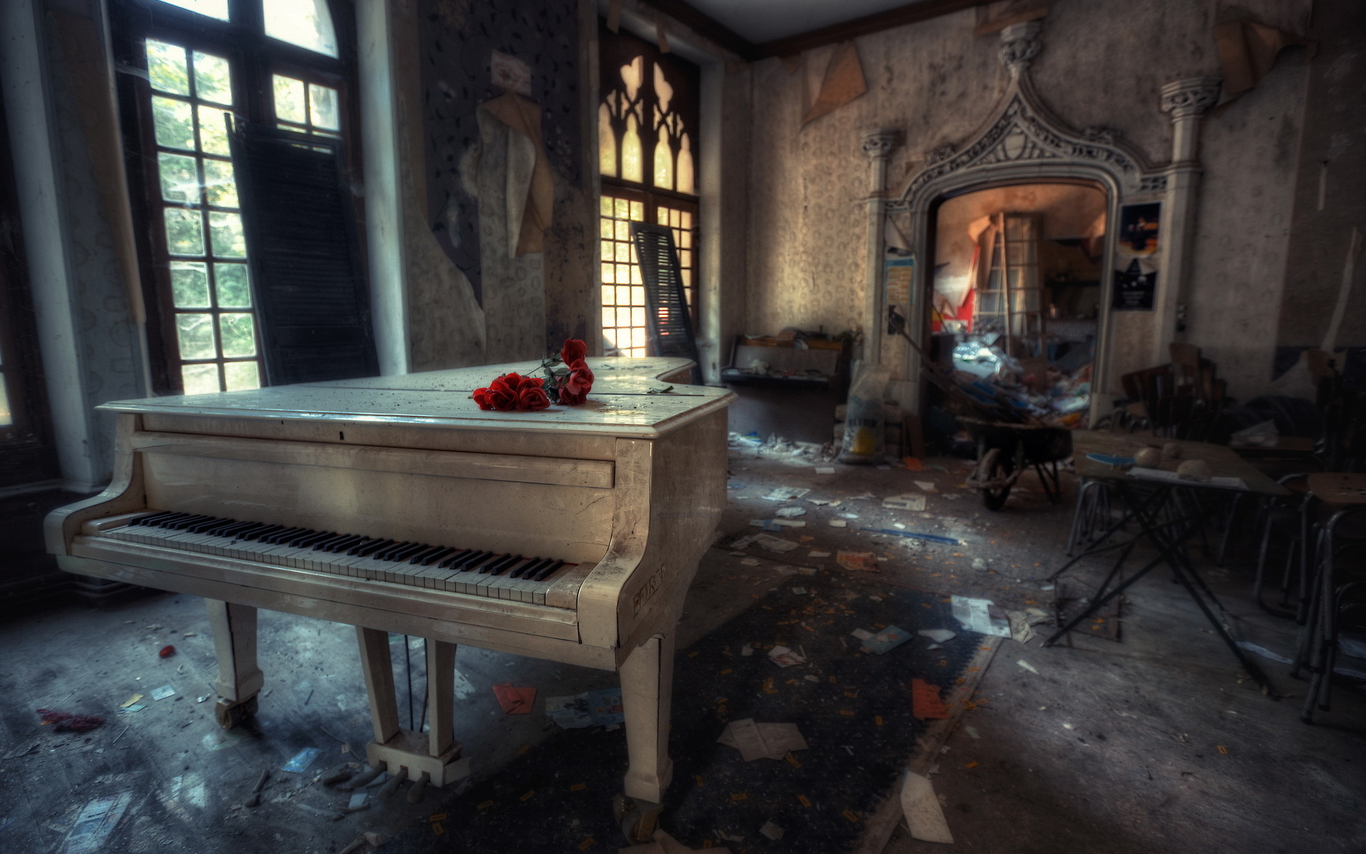 Grand Piano: Old room, Red roses, Musical instrument with a keyboard and three pedals. 1920x1200 HD Wallpaper.