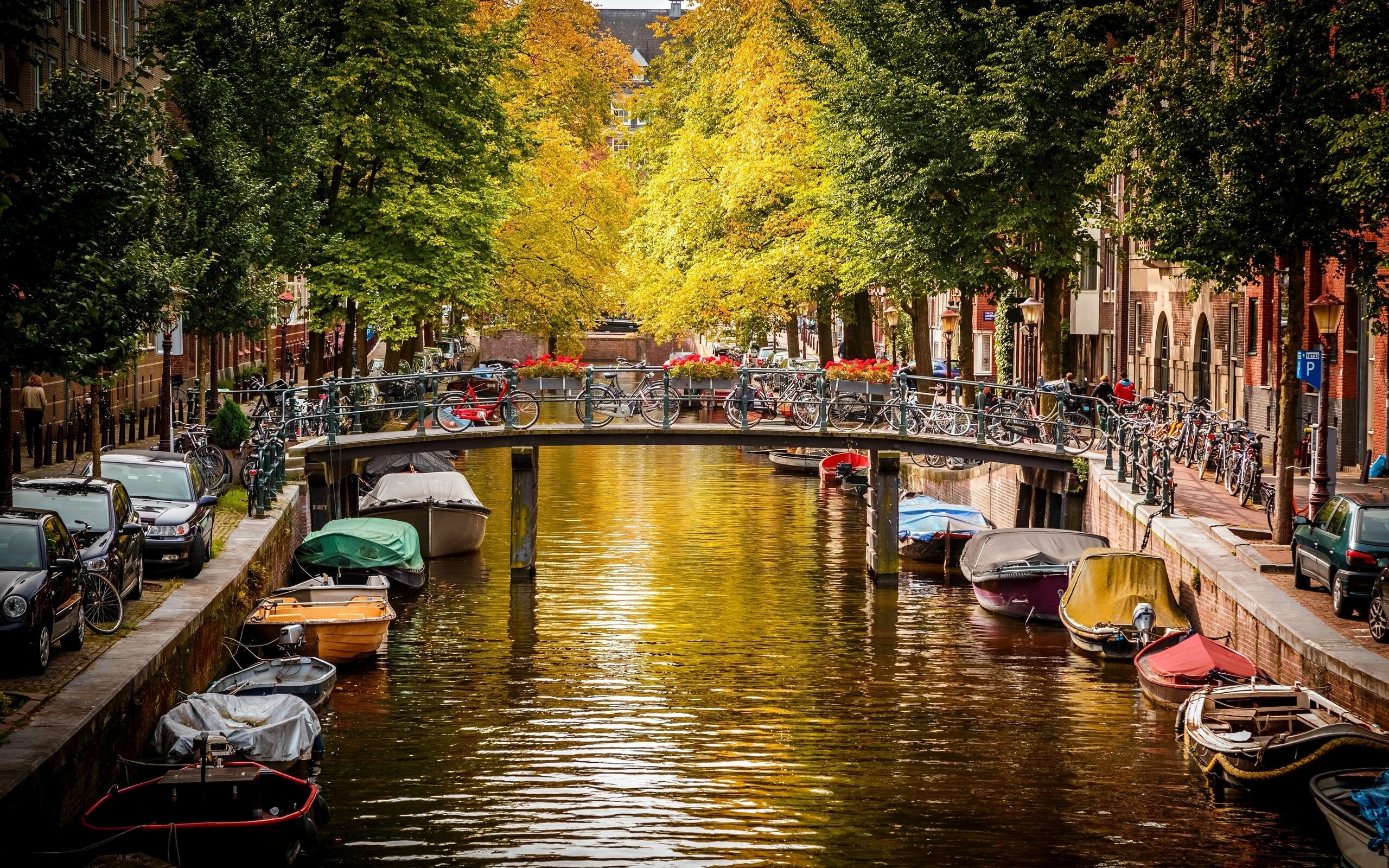 Netherlands: Amsterdam, designated a UNESCO World Heritage Site. 2560x1600 HD Background.