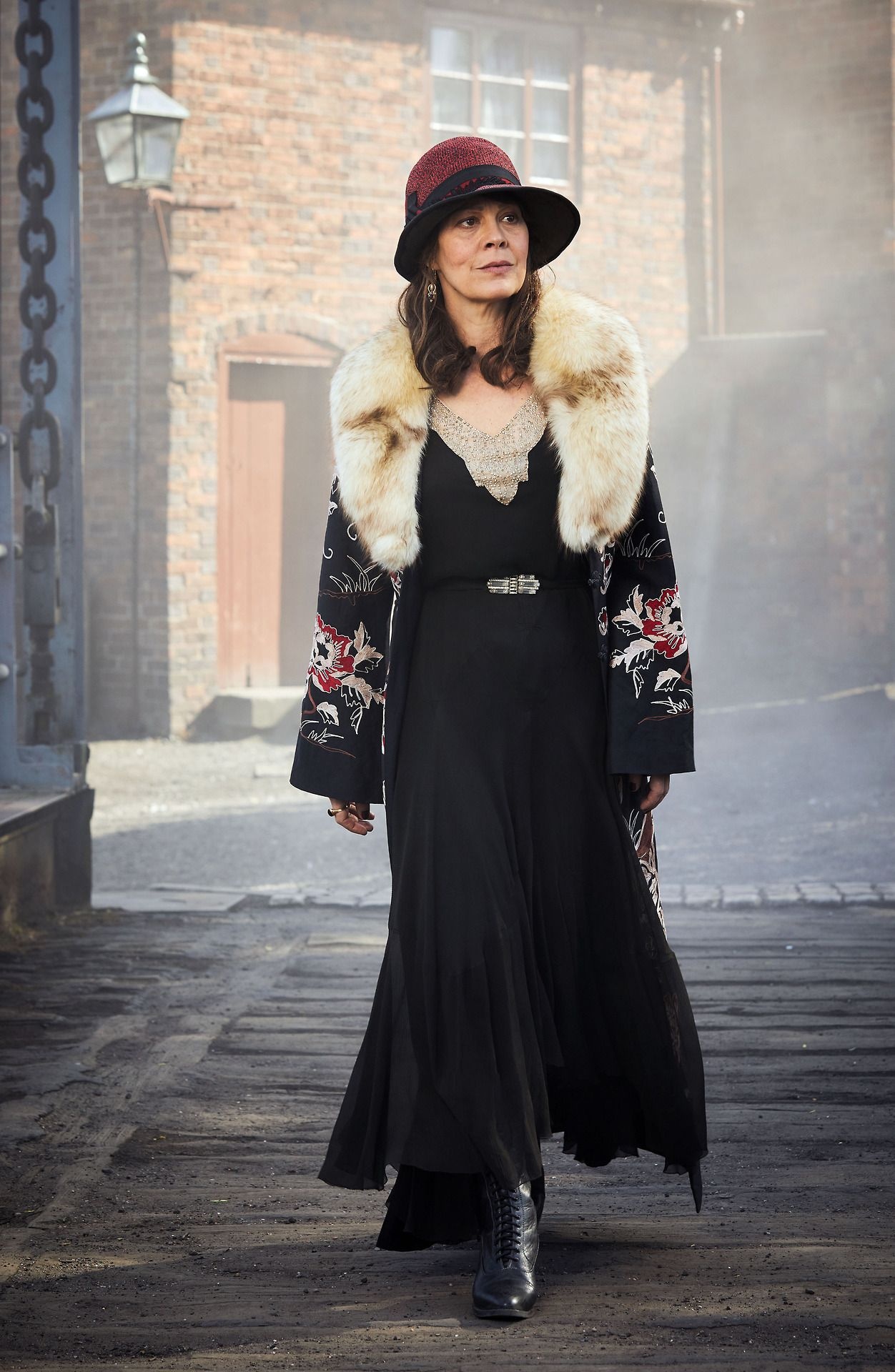 Helen McCrory, Aunt Polly, Peaky Blinders, TV show outfits, 1260x1920 HD Phone