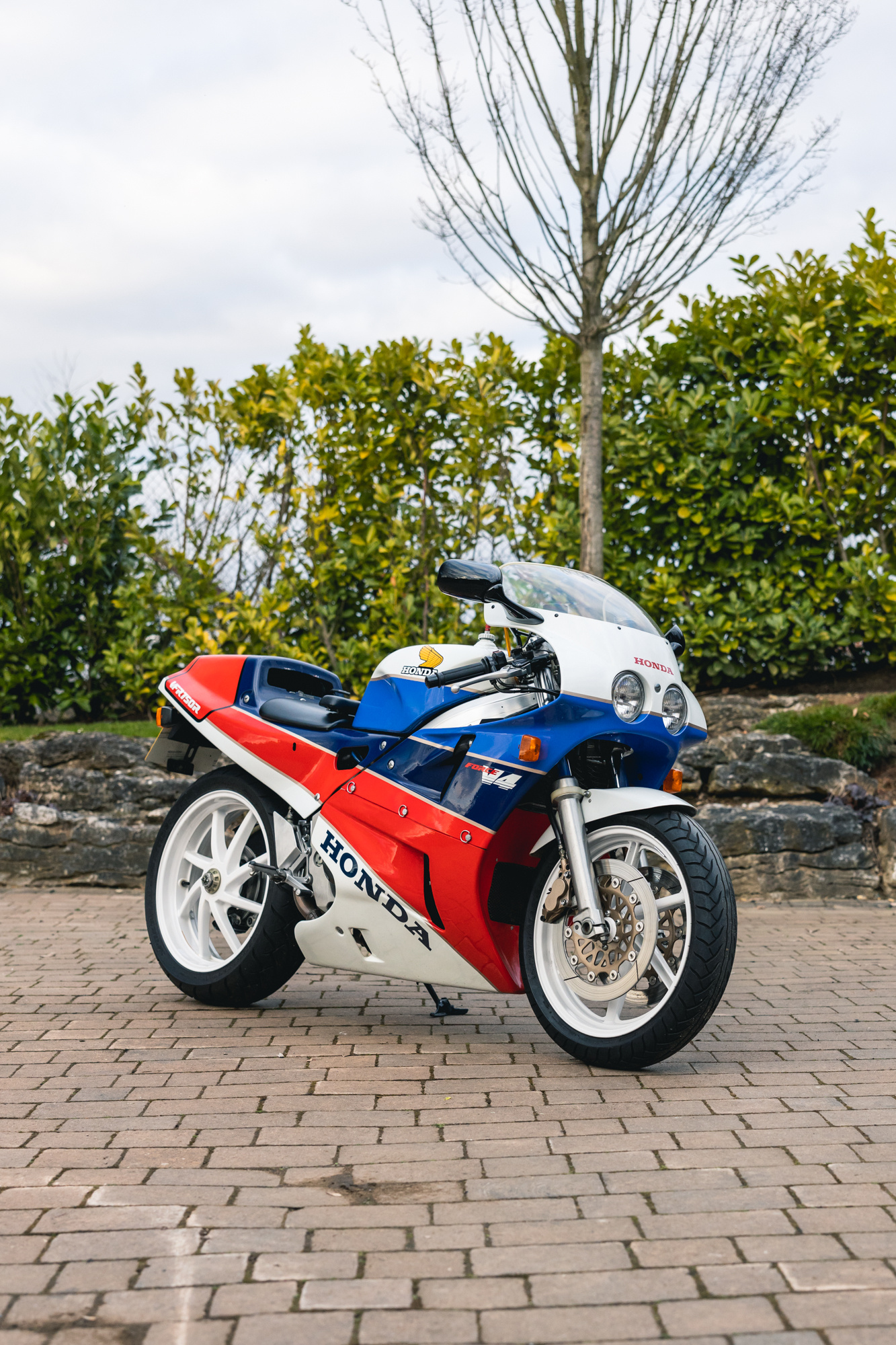 Honda VFR750R, Legendary sportbike, Thrilling performance, Iconic styling, 1340x2000 HD Phone