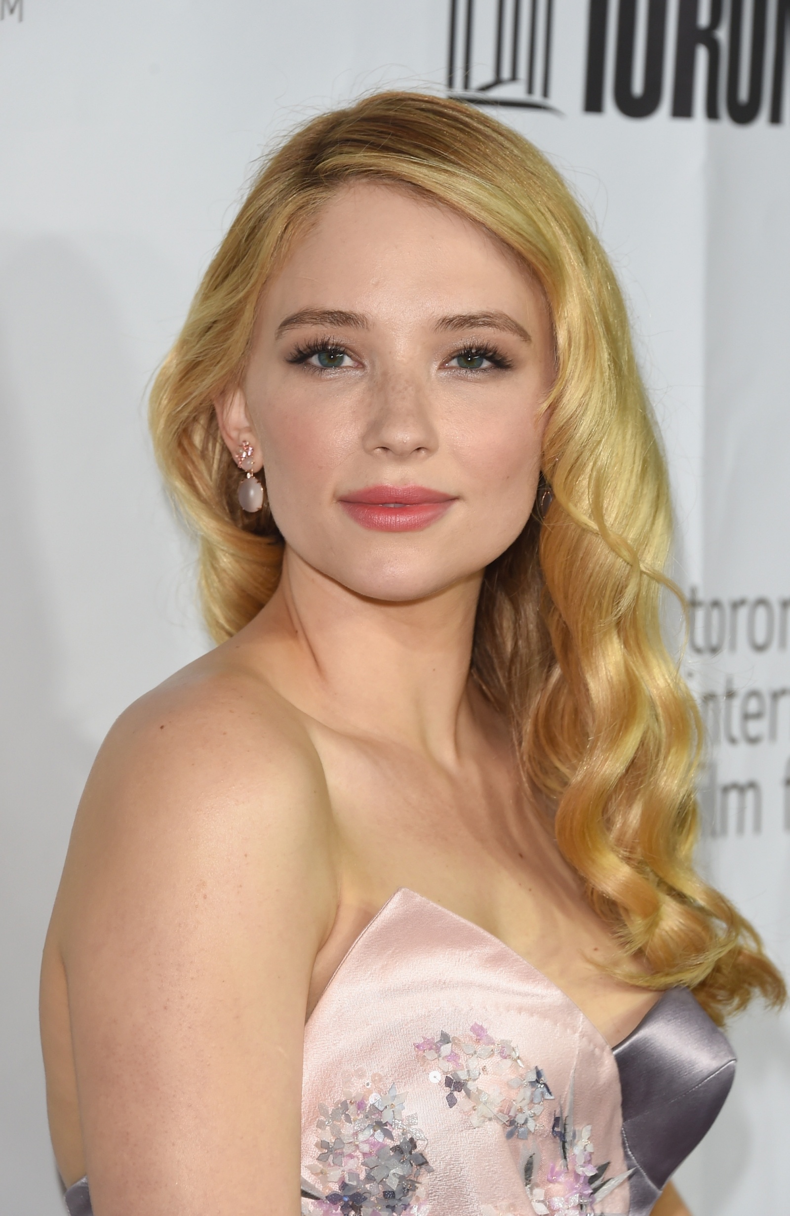 Haley Bennett, Emily Blunt, The Girl on the Train, Movie casting, 1600x2470 HD Phone