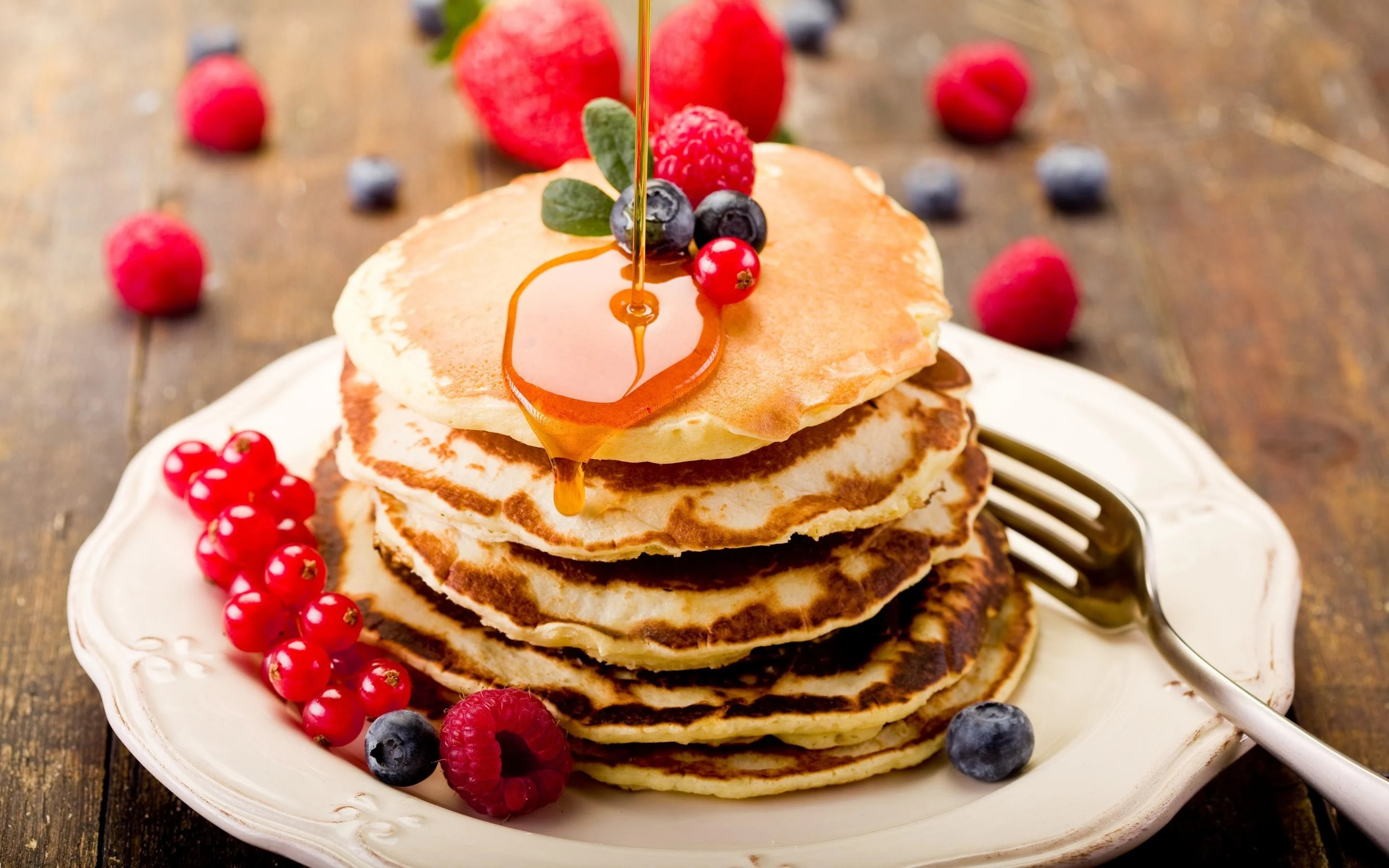 Pancake: A flat cake made from a batter of eggs, milk, and flour. 2880x1800 HD Background.