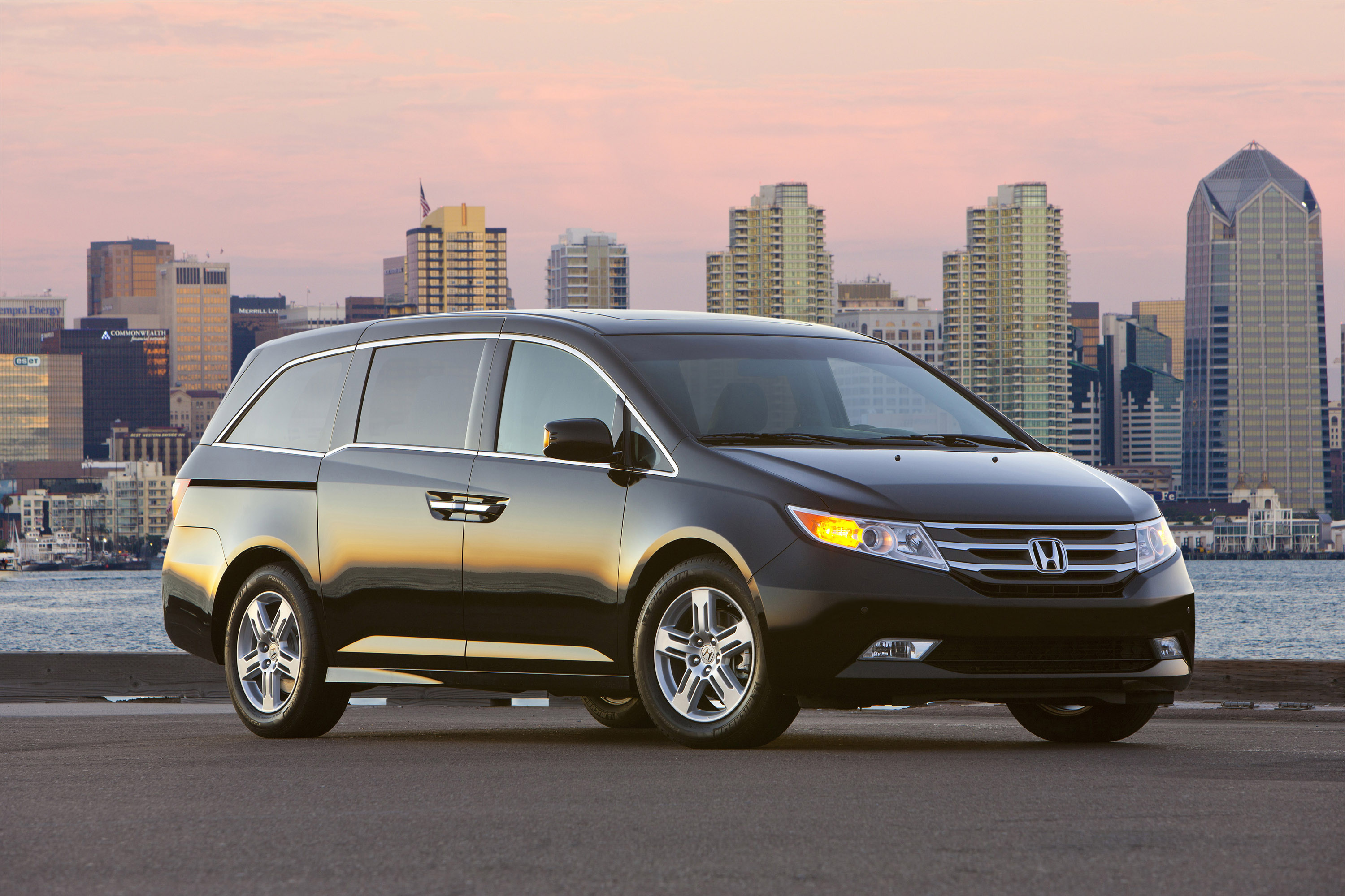 Honda Odyssey, HD pictures, Spacious interior, Family-friendly, 3000x2000 HD Desktop