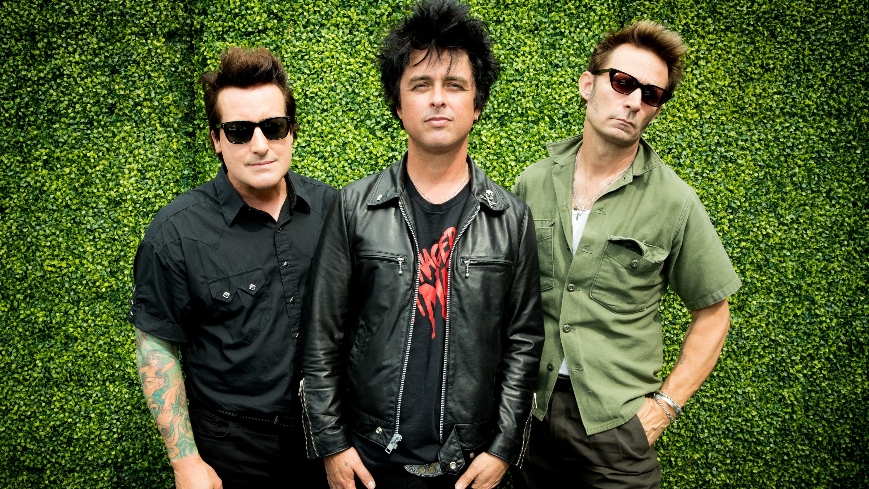 Green Day (Band): Billie Joe Armstrong, Mike Dirnt, Tre Cool - the power trio and the leading members of the group. 2970x1680 HD Background.