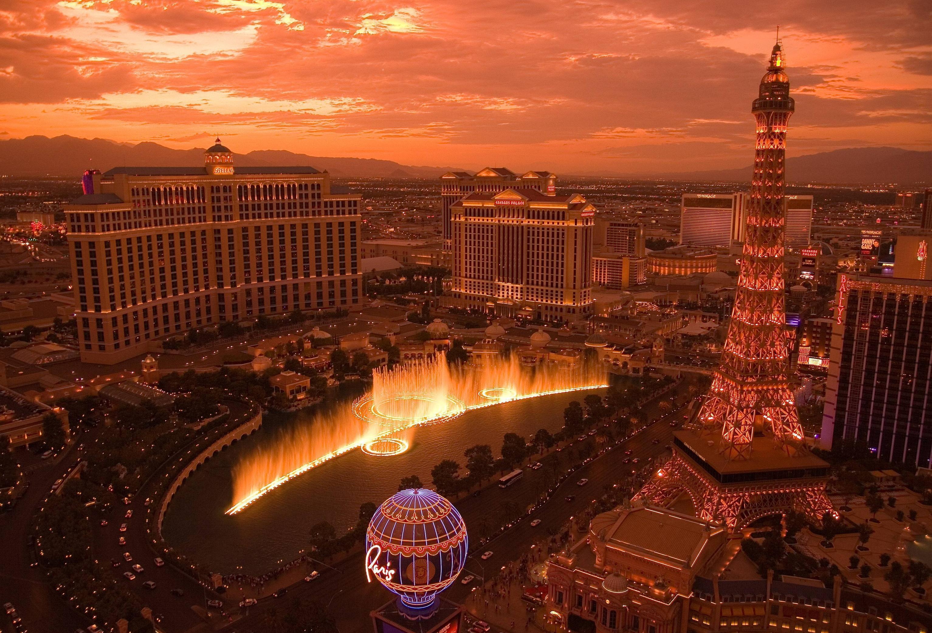 Las Vegas Skyline, Extravagant city, A gambler's paradise, Sin City, 3070x2090 HD Desktop