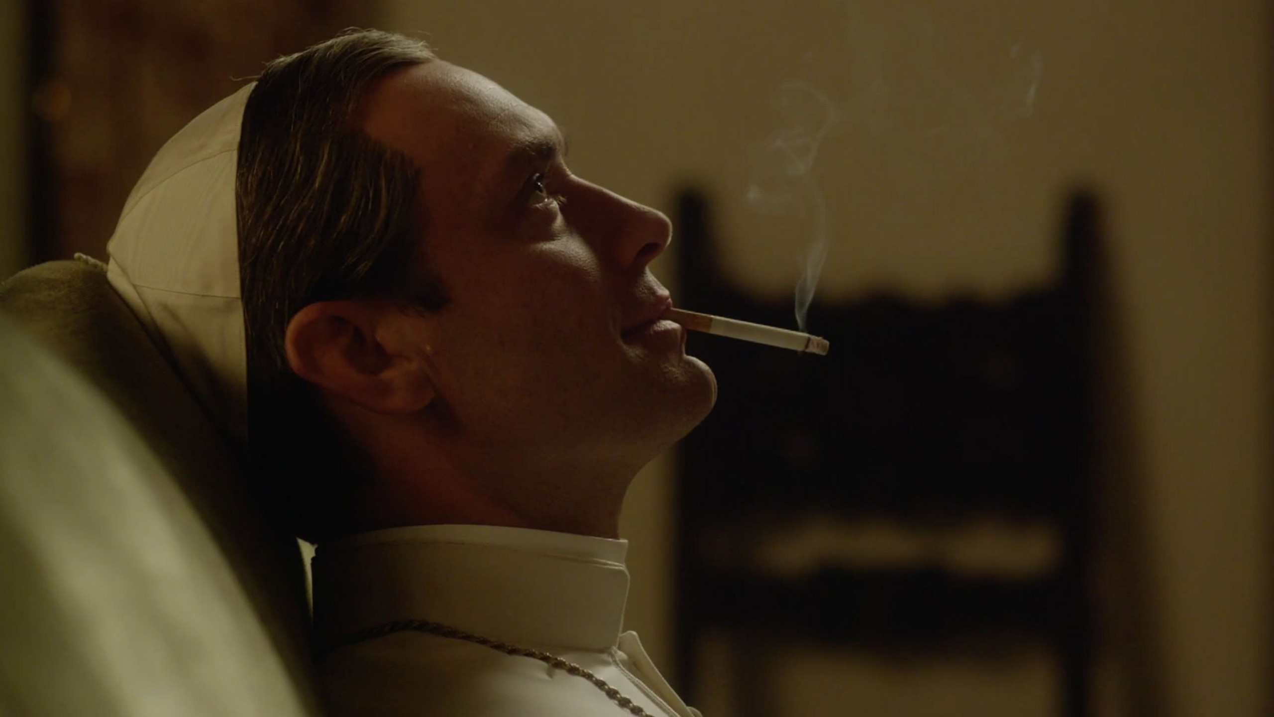 Jude Law, The Young Pope, Best TV series, Smoky atmosphere, 2560x1440 HD Desktop