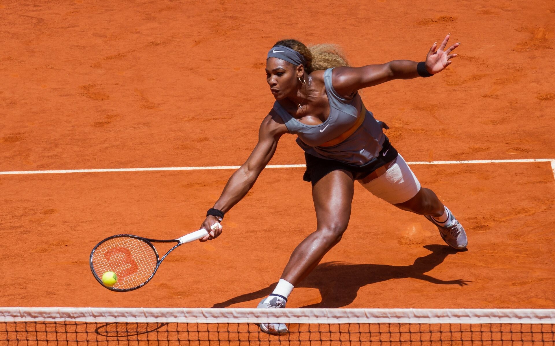 Serena Williams: She has won the 2002 State Farm Women's Tennis Classic, defeating No. 2 Jennifer Capriati. 1920x1200 HD Wallpaper.