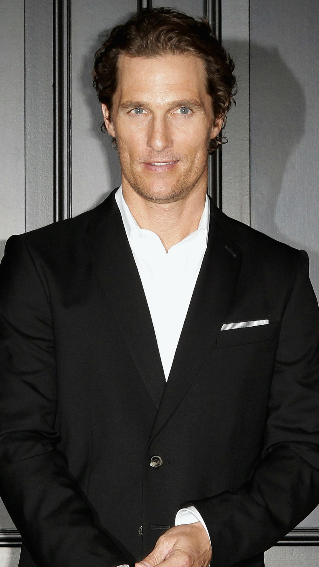Matthew McConaughey: The Golden Globe Award for Best Actor in a Motion Picture – Drama. 1080x1920 Full HD Background.