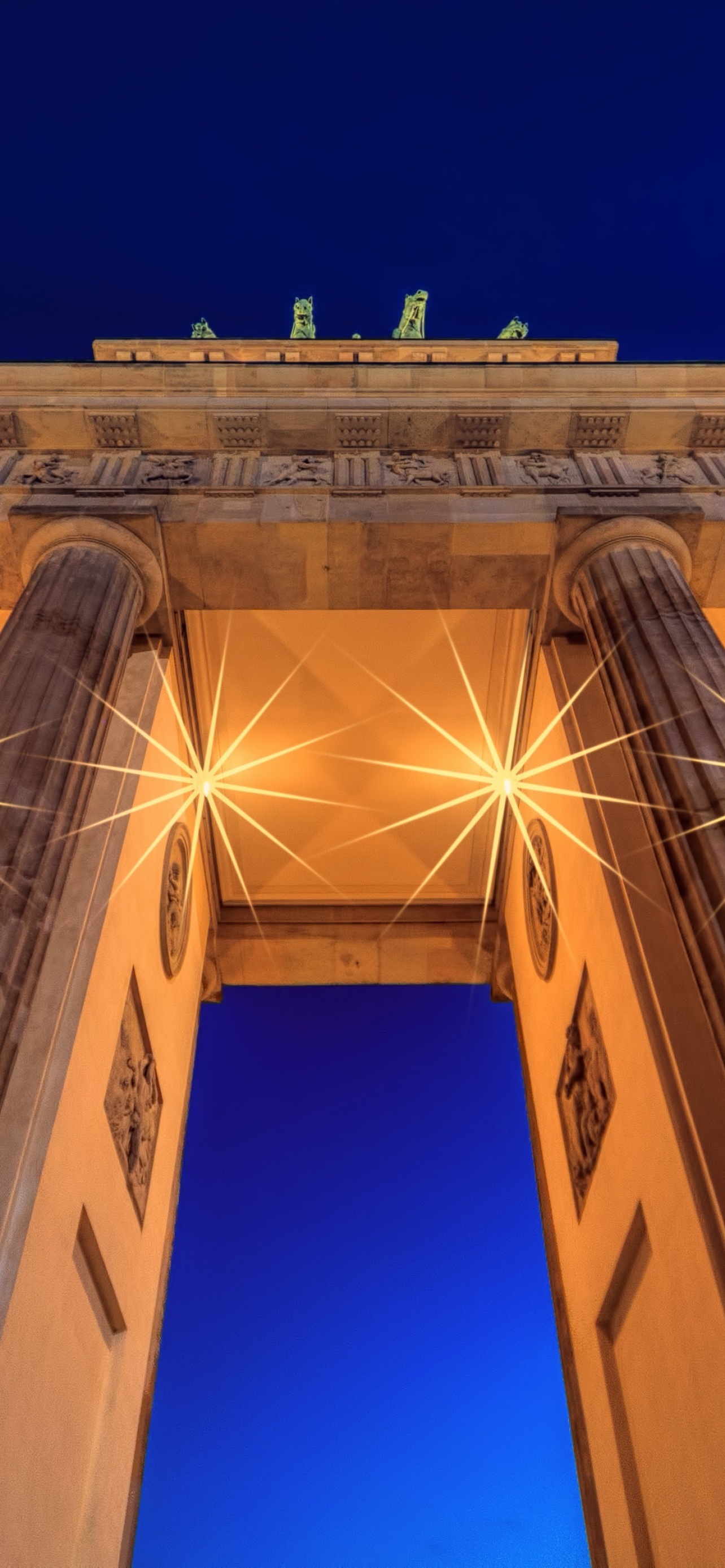 Brandenburg Gate, 4k wallpaper, Night photography, German architecture, 1290x2780 HD Handy