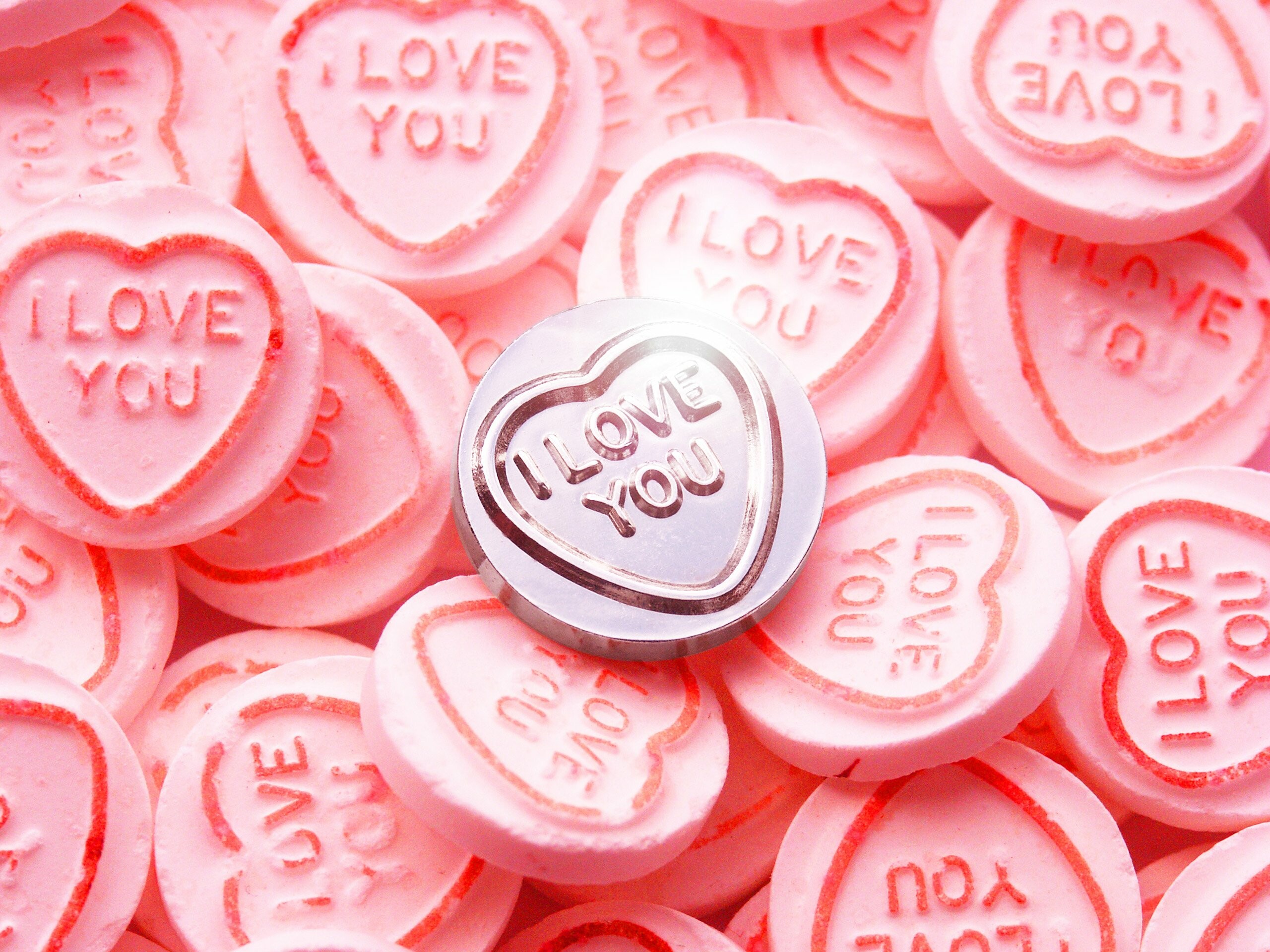Sweets: Conversation hearts, Each heart is printed with a message. 2560x1920 HD Background.