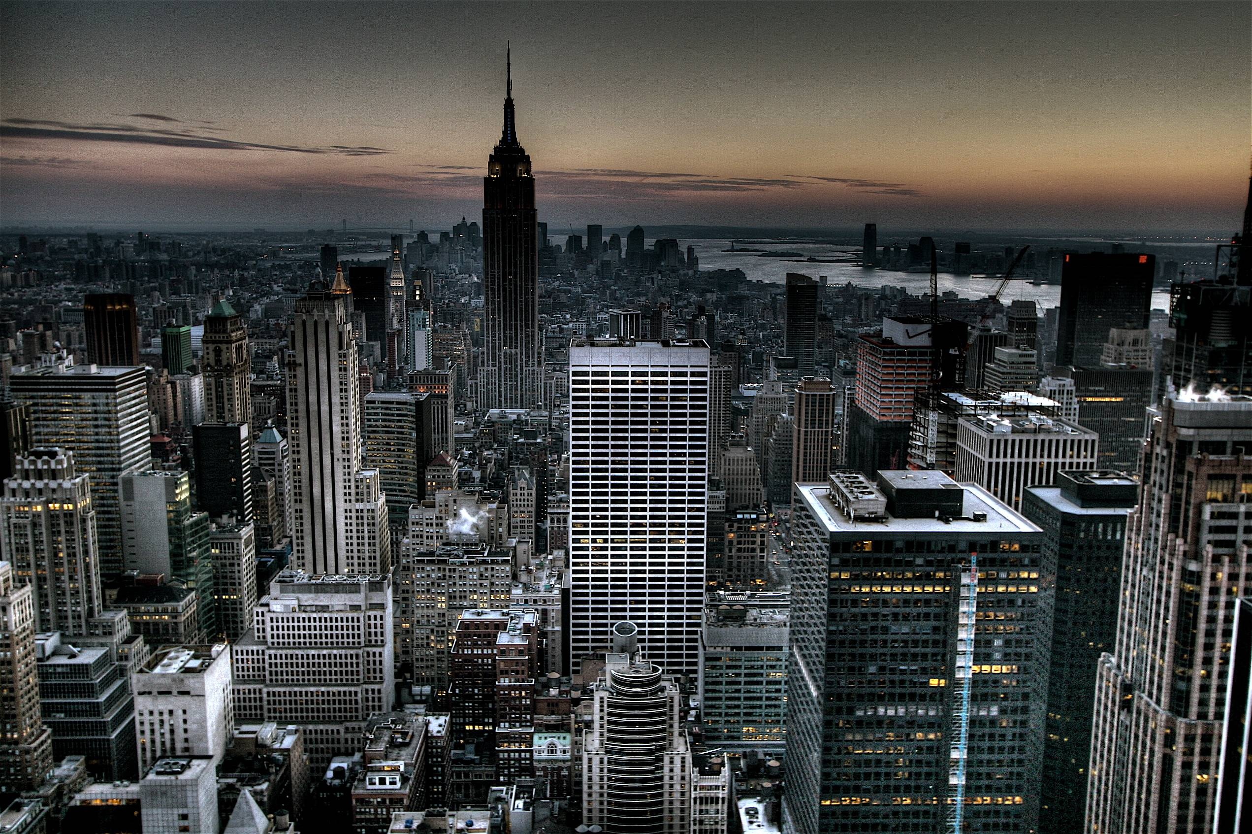 City: Legendary Empire State Building stands in the very heart of New York's Middle Manhattan. 2550x1700 HD Wallpaper.