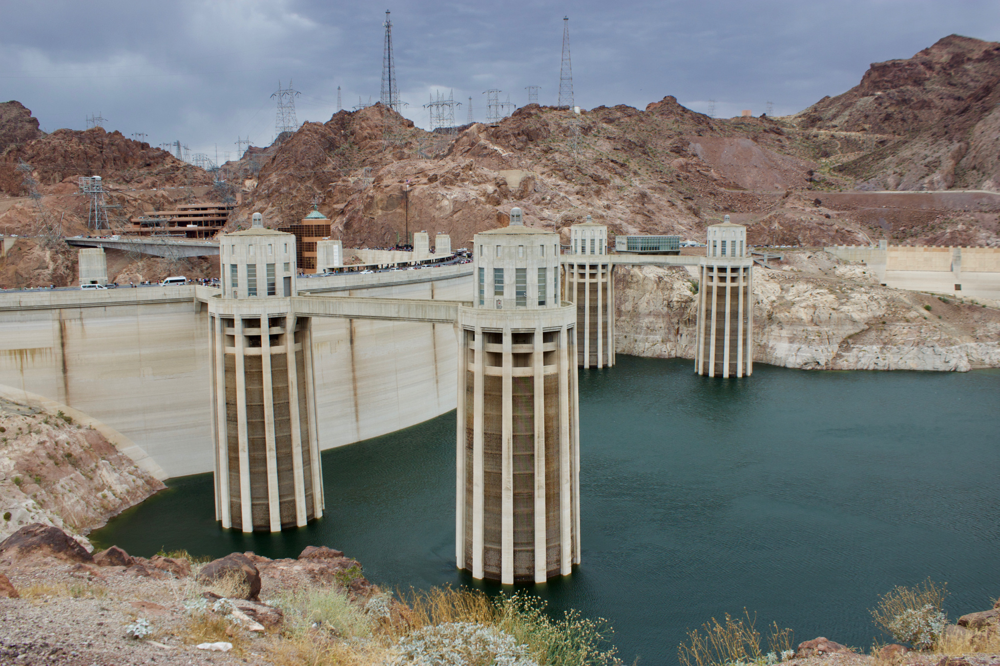 Hoover Dam, Standing in two states, Being a tourist, Gomorsel, 2050x1370 HD Desktop