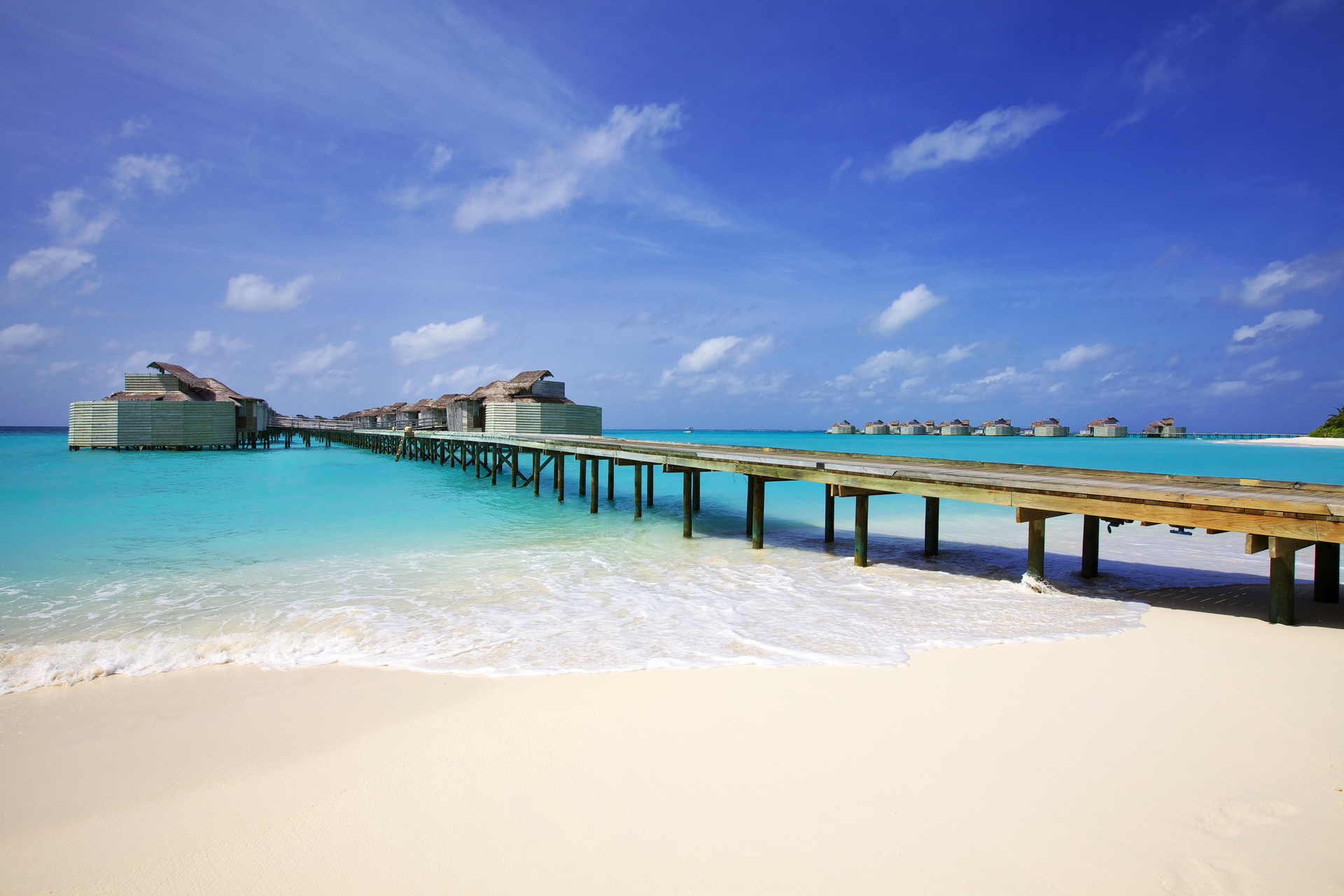 Laamu Atoll, Six Senses luxury, Unspoiled beauty, Maldives paradise, 1920x1280 HD Desktop