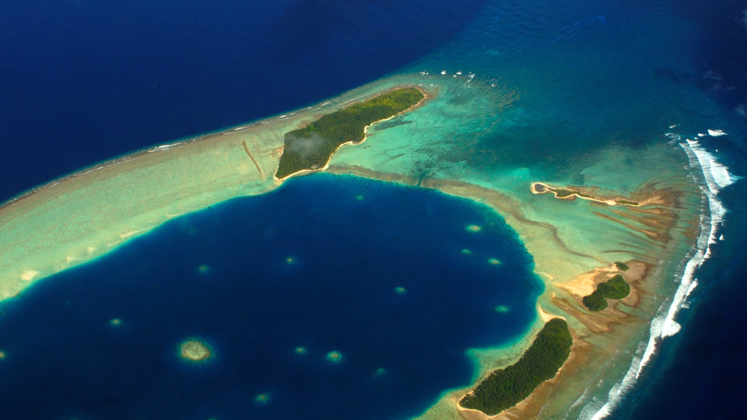 Majuro, Marshall Islands, Pacific paradise, Pristine beaches, Tropical beauty, 2560x1440 HD Desktop