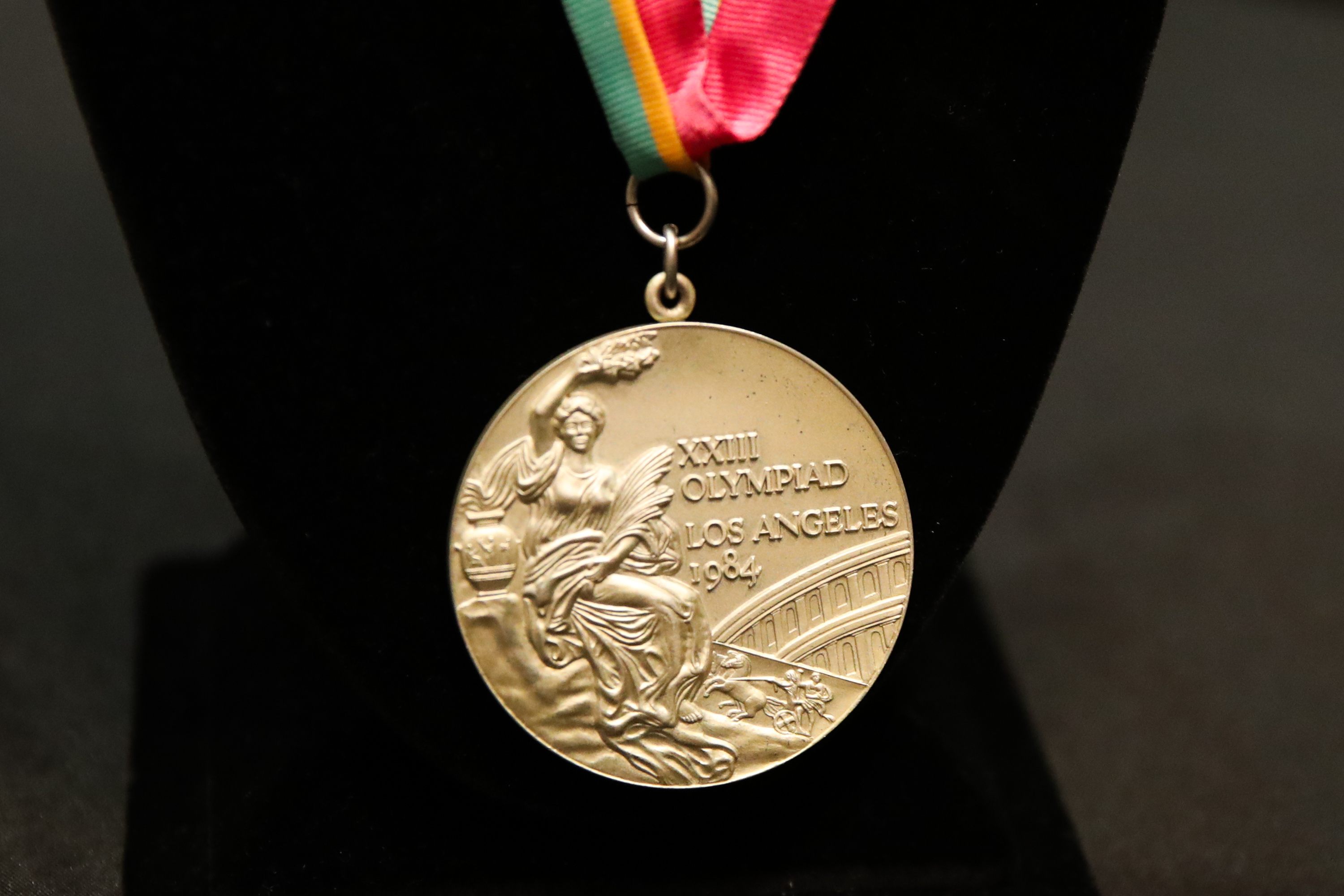 Gold medal from 1984 Olympics, US Olympic Basketball Team, Sports memorabilia, Valuable collectibles, 3000x2000 HD Desktop