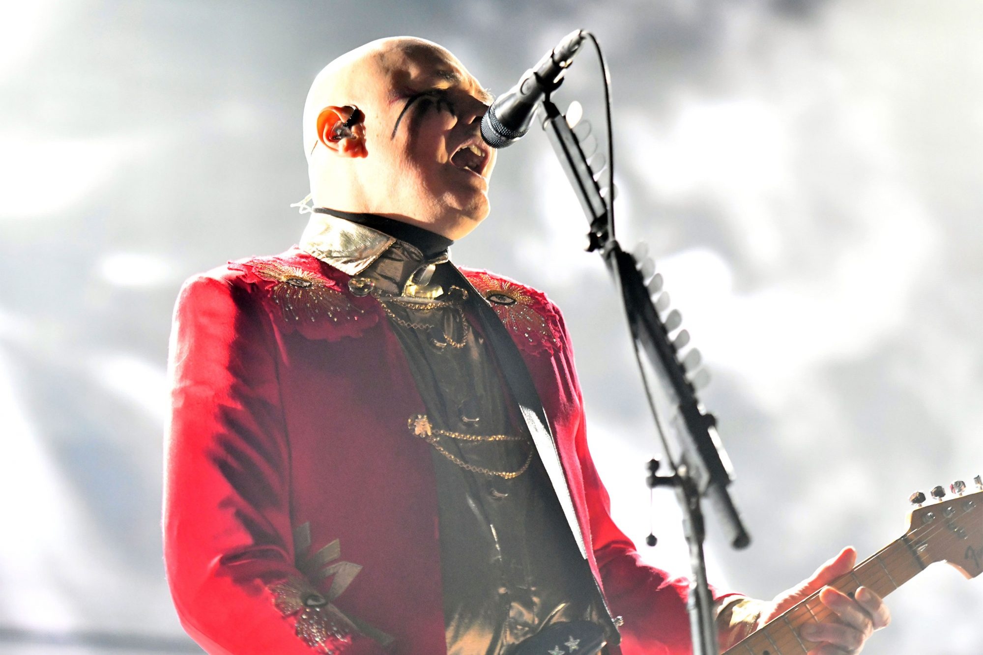 Billy Corgan reunites with stolen guitar, 27 years later, sentimental story, musical comeback, 2000x1340 HD Desktop