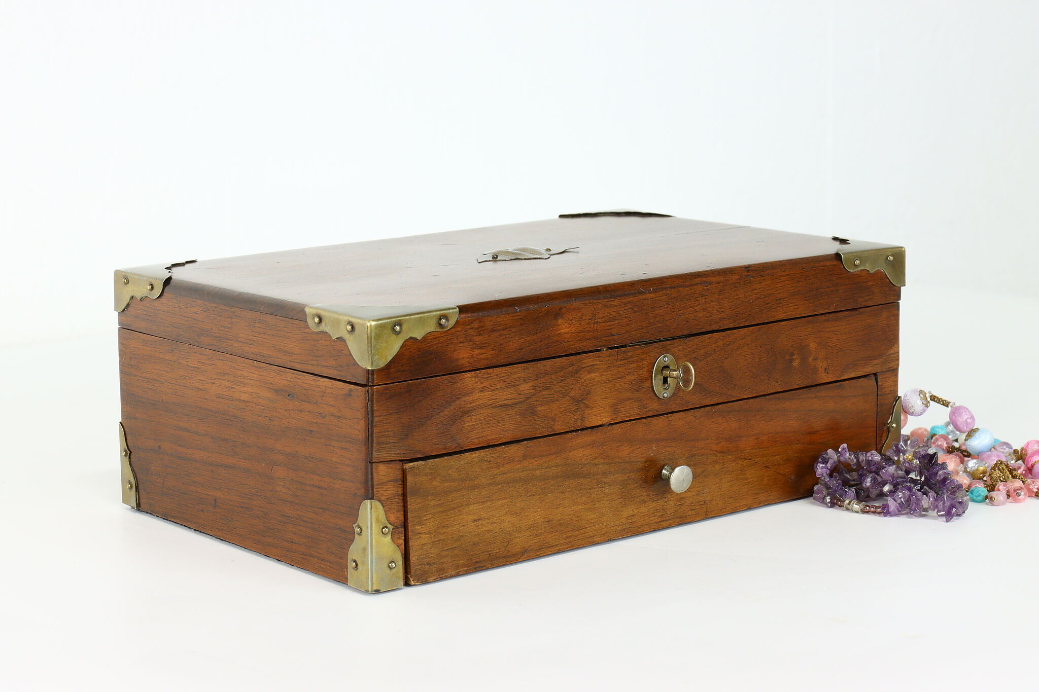 Antique English walnut and brass jewelry box, a collector's item, 2050x1370 HD Desktop