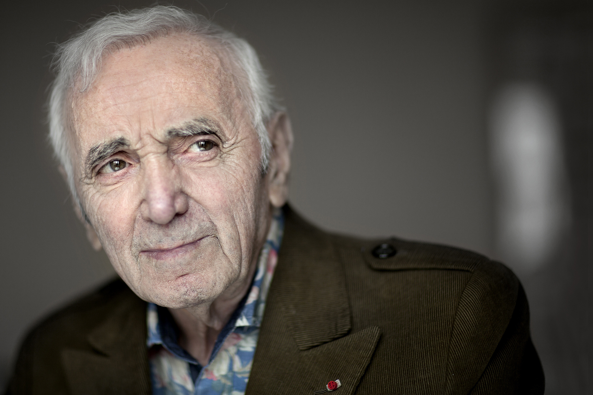 Jean Marie Patildec, Charles Aznavour, Tendre photo, 2000x1340 HD Desktop
