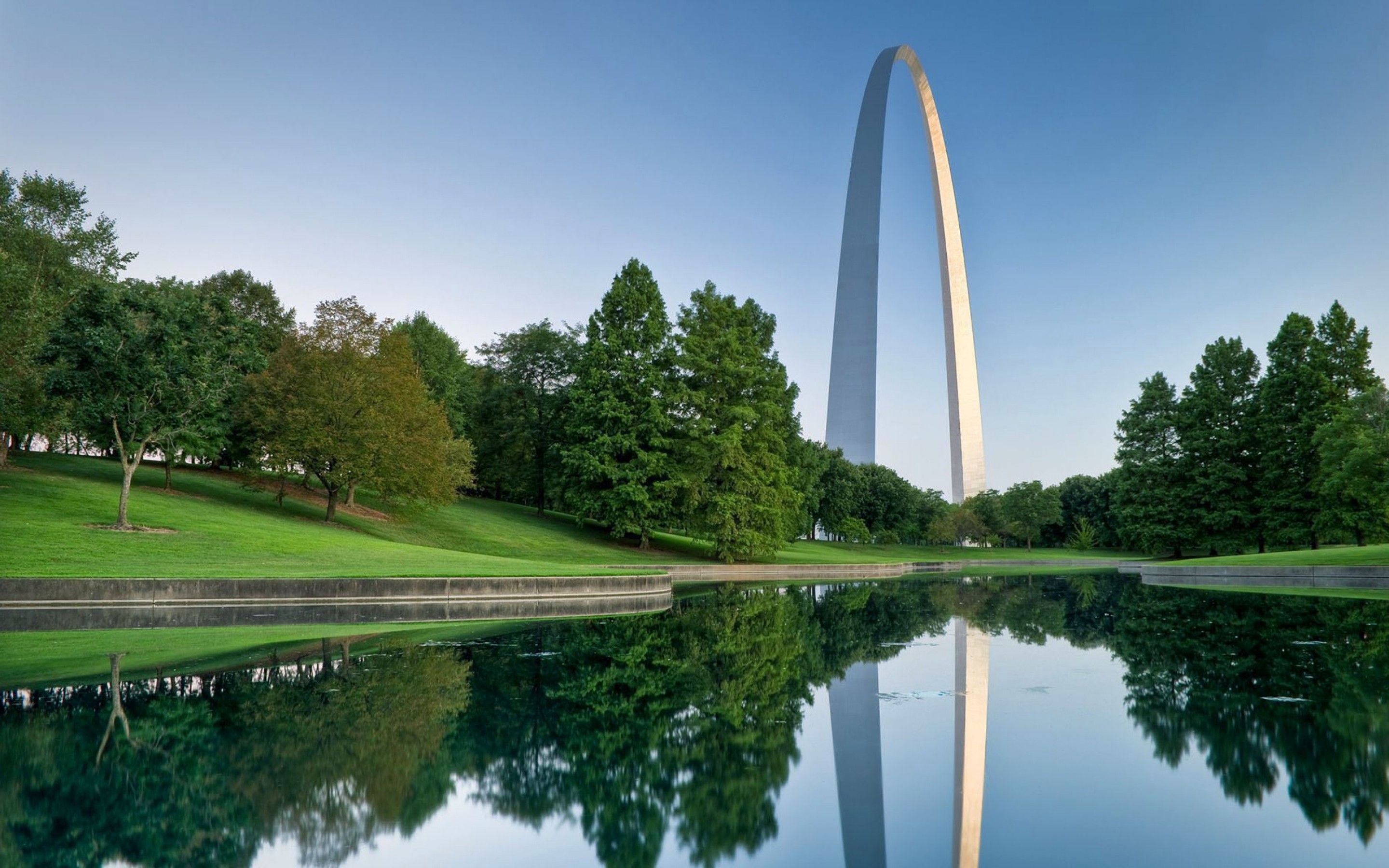 St. Louis travels, Scenic wallpaper, Gateway Arch, Iconic city landmark, 2880x1800 HD Desktop