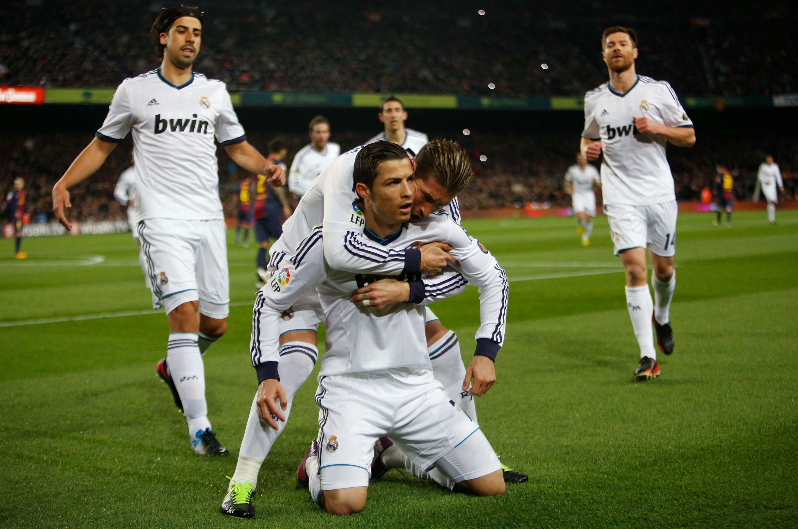 Real Madrid C.F., Football passion, Team pride, Wallpics showcase, 2560x1700 HD Desktop
