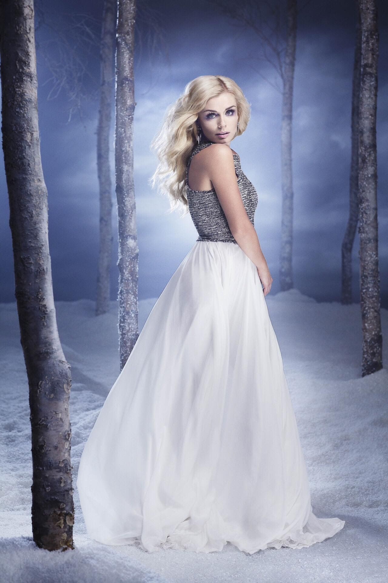 Katherine Jenkins, Flowers and elegance, Perfect woman, Musical icon, 1280x1920 HD Phone