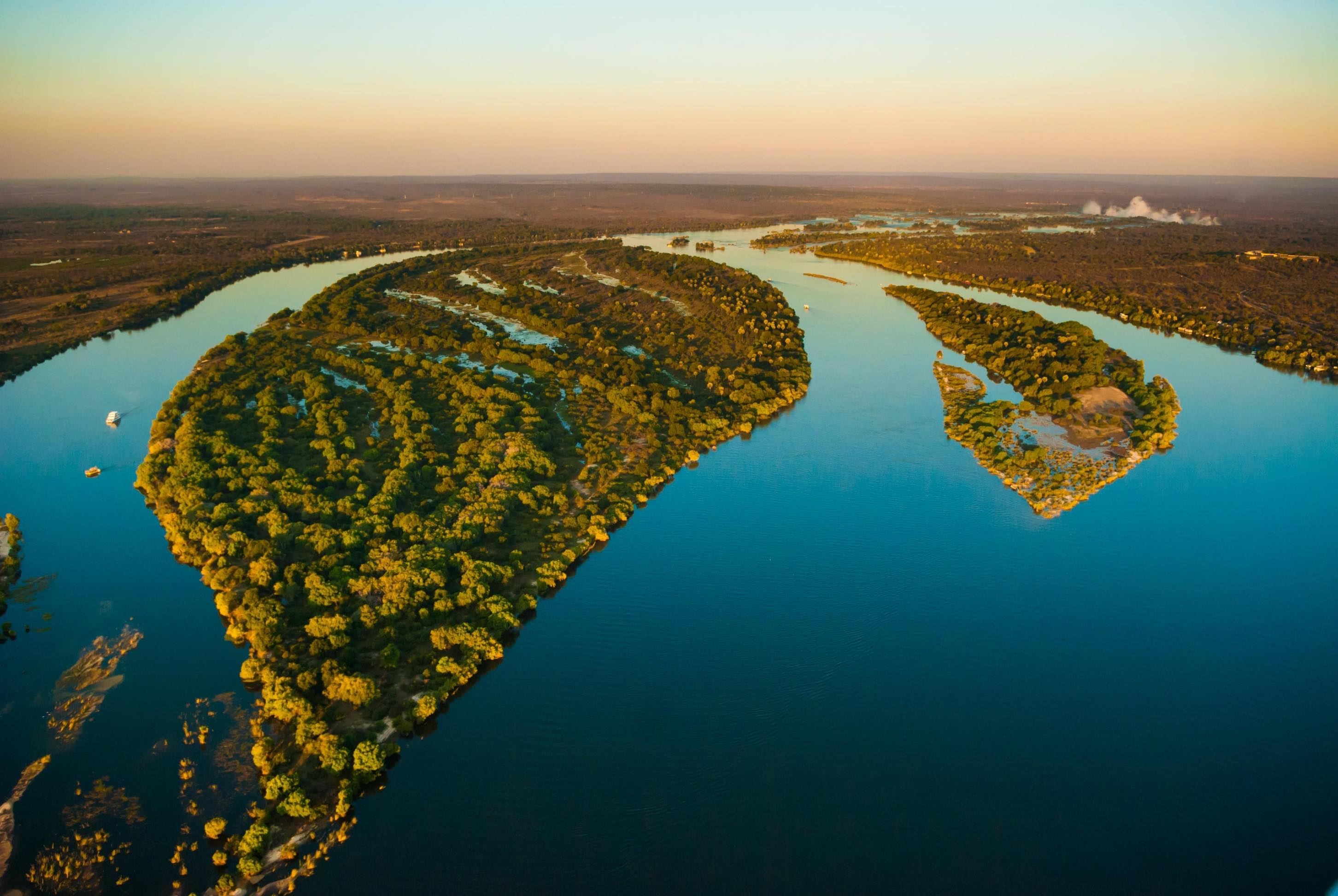 Zambezi River, Must-visit attractions, Mighty river, Grand adventure, 2910x1950 HD Desktop