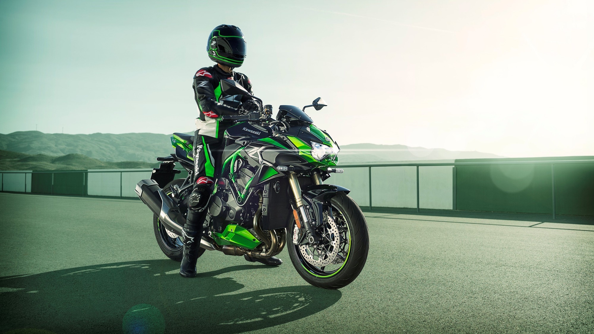 Kawasaki Z H2, Extreme power unleashed, Thrilling performance, Aggressive stance, 2000x1130 HD Desktop