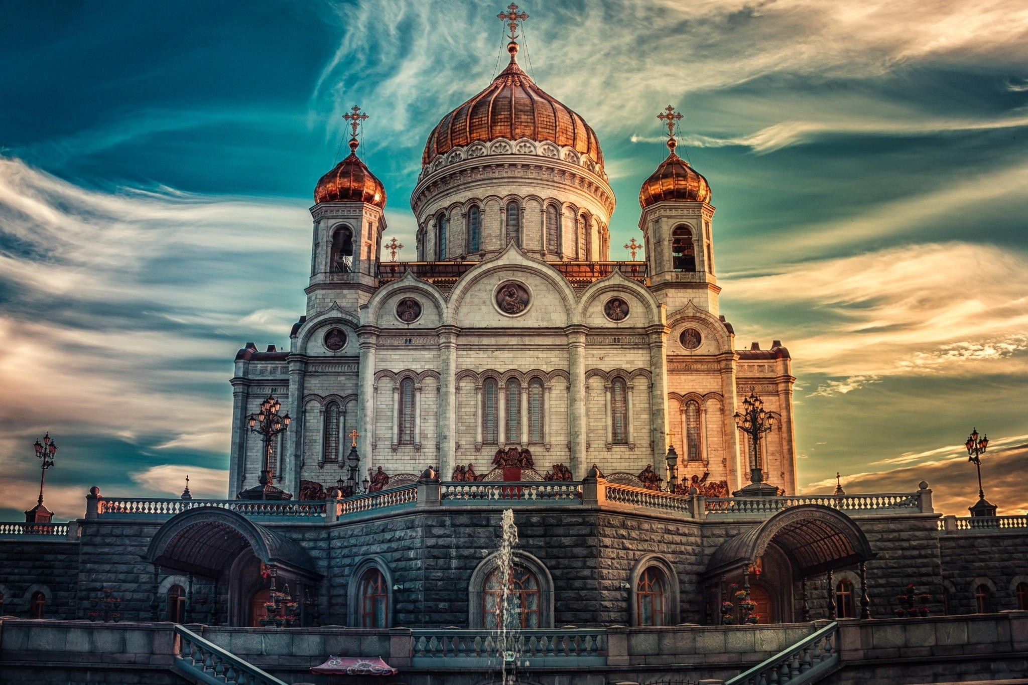Moscow: Cathedral Of Christ The Savior, Russia, Architecture. 2050x1370 HD Background.