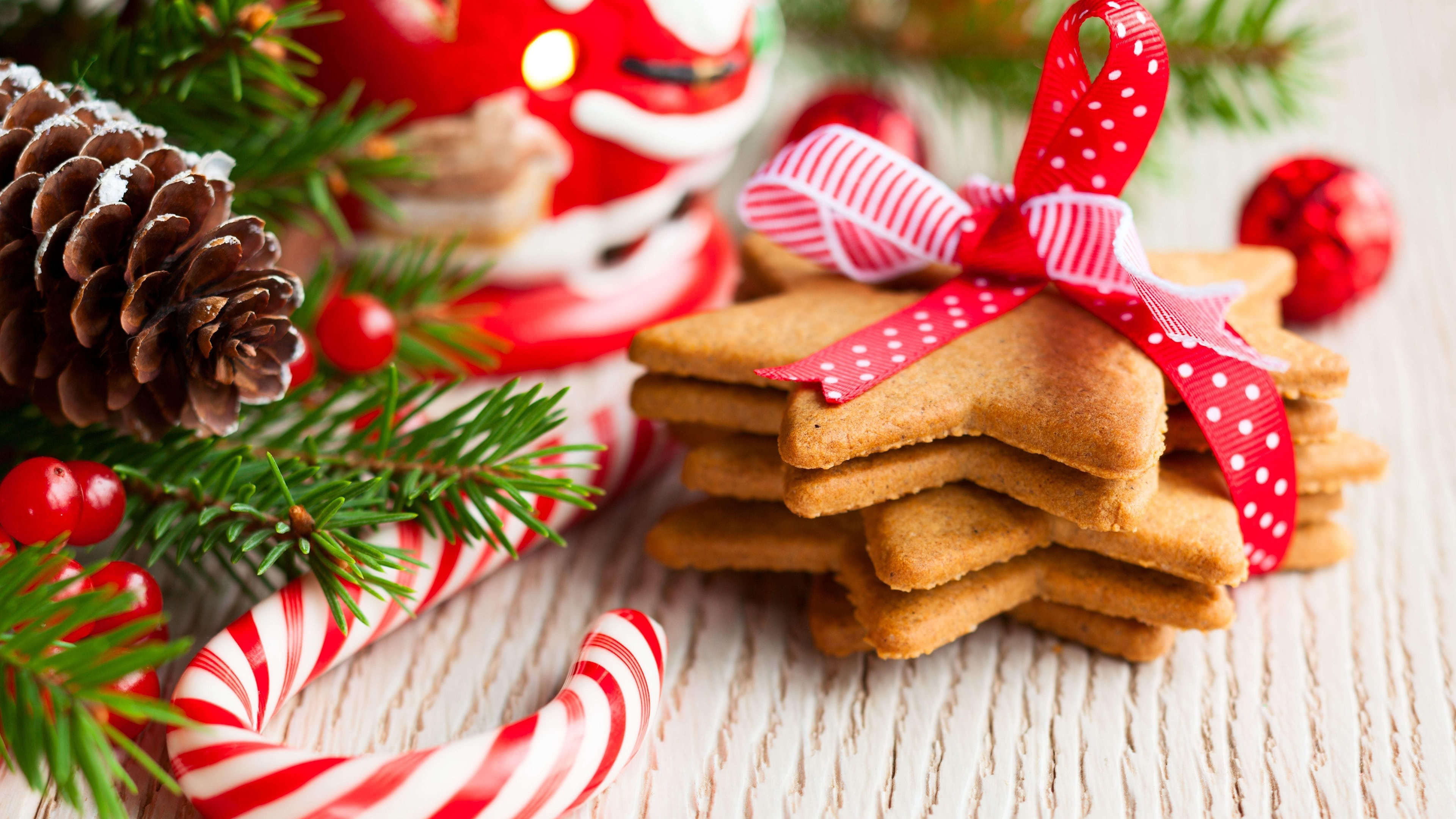 Biscuit: Gingerbread, Baked goods, typically flavored with ginger. 3840x2160 4K Background.