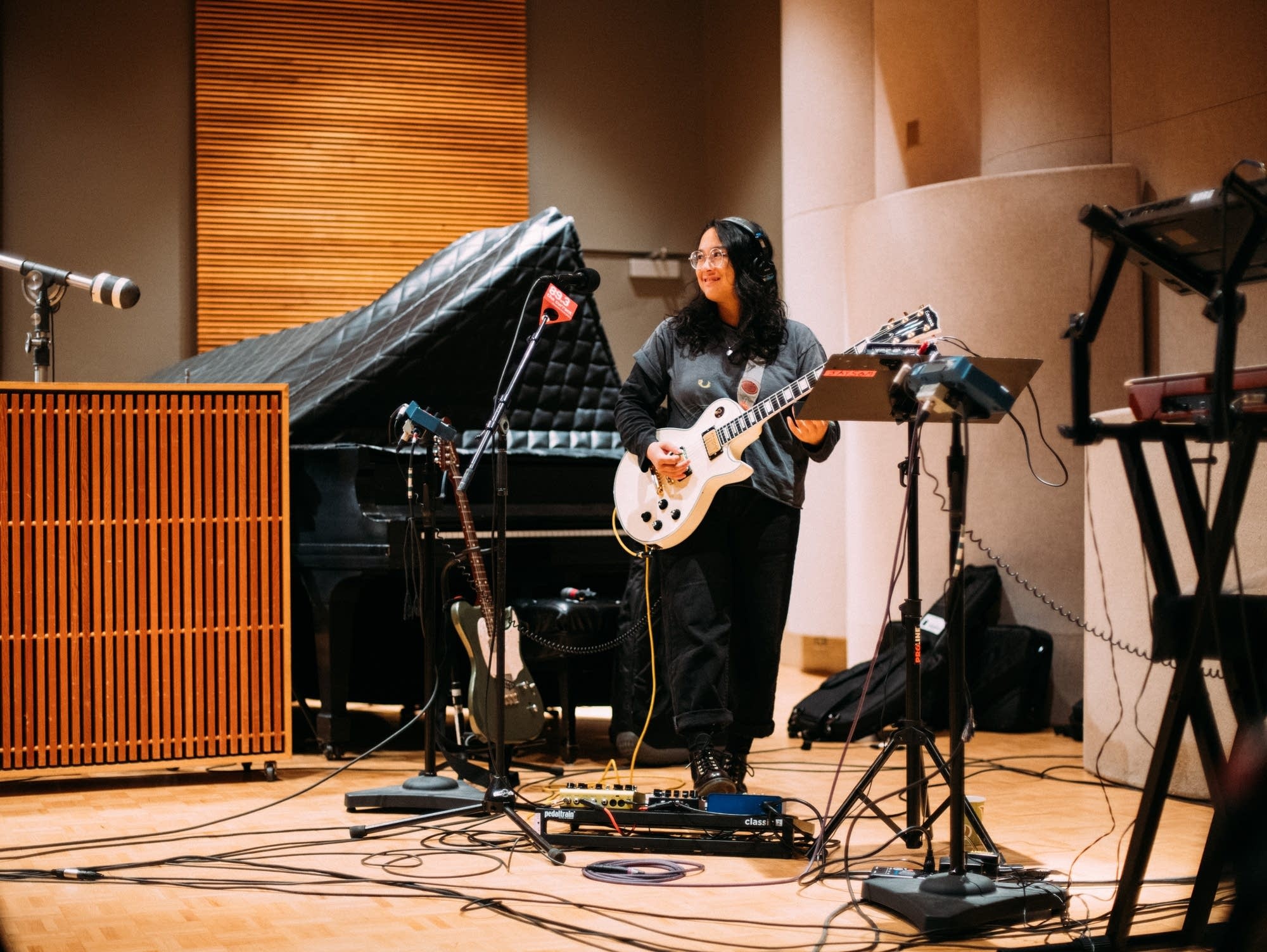 Jay Som, performs songs from Anak Ko, The Current, 2000x1510 HD Desktop