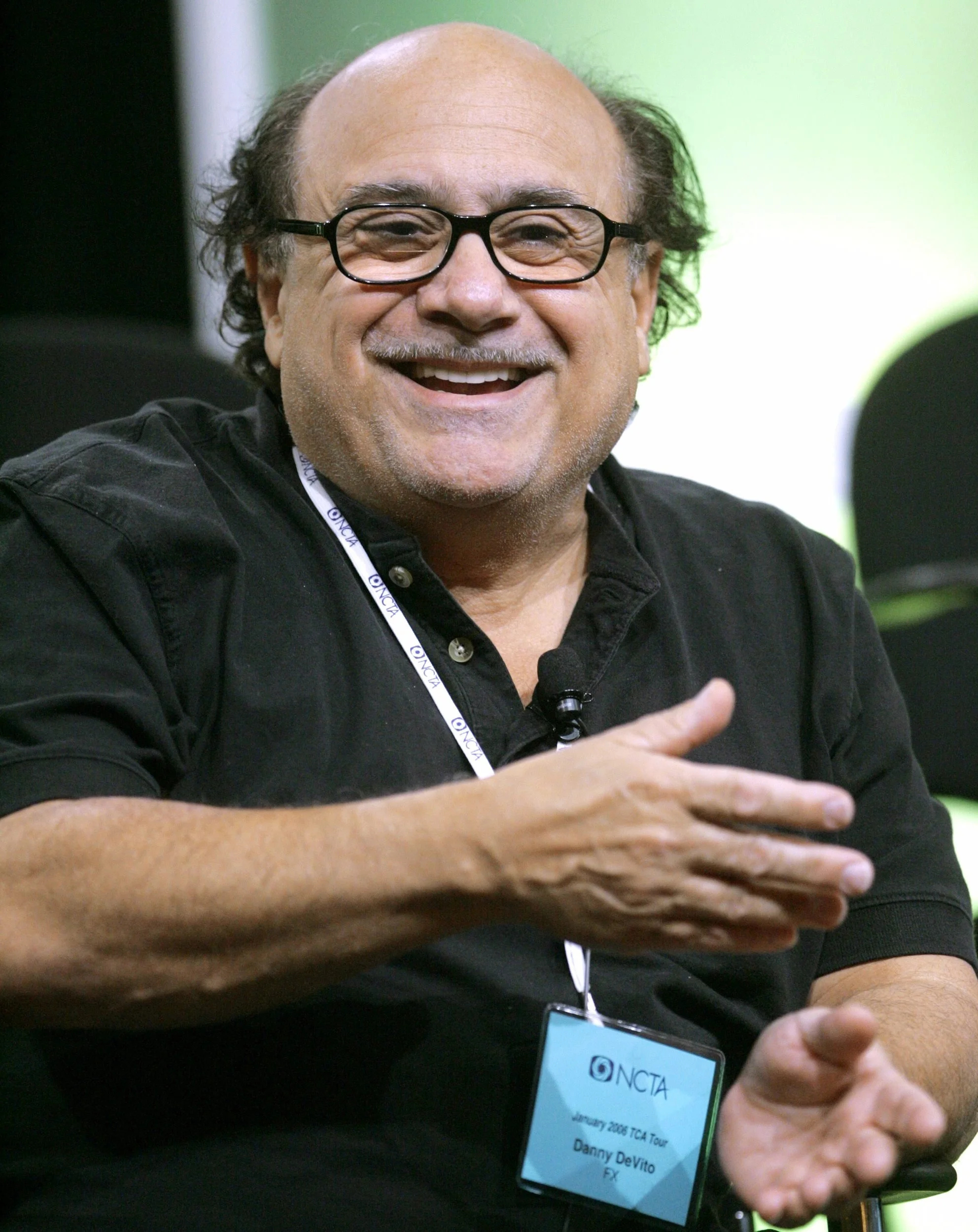 Danny DeVito: The 1989 ShoWest Convention Award for Male Star of the Year. 1990x2500 HD Wallpaper.