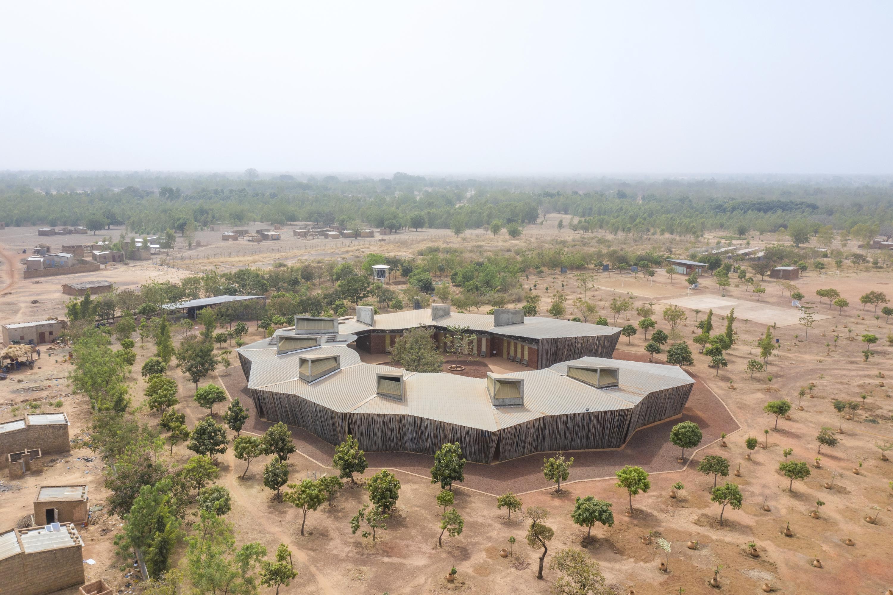 Burkina Faso travels, Pritzker Prize awarded, Burkina Faso, German architect, 3000x2000 HD Desktop