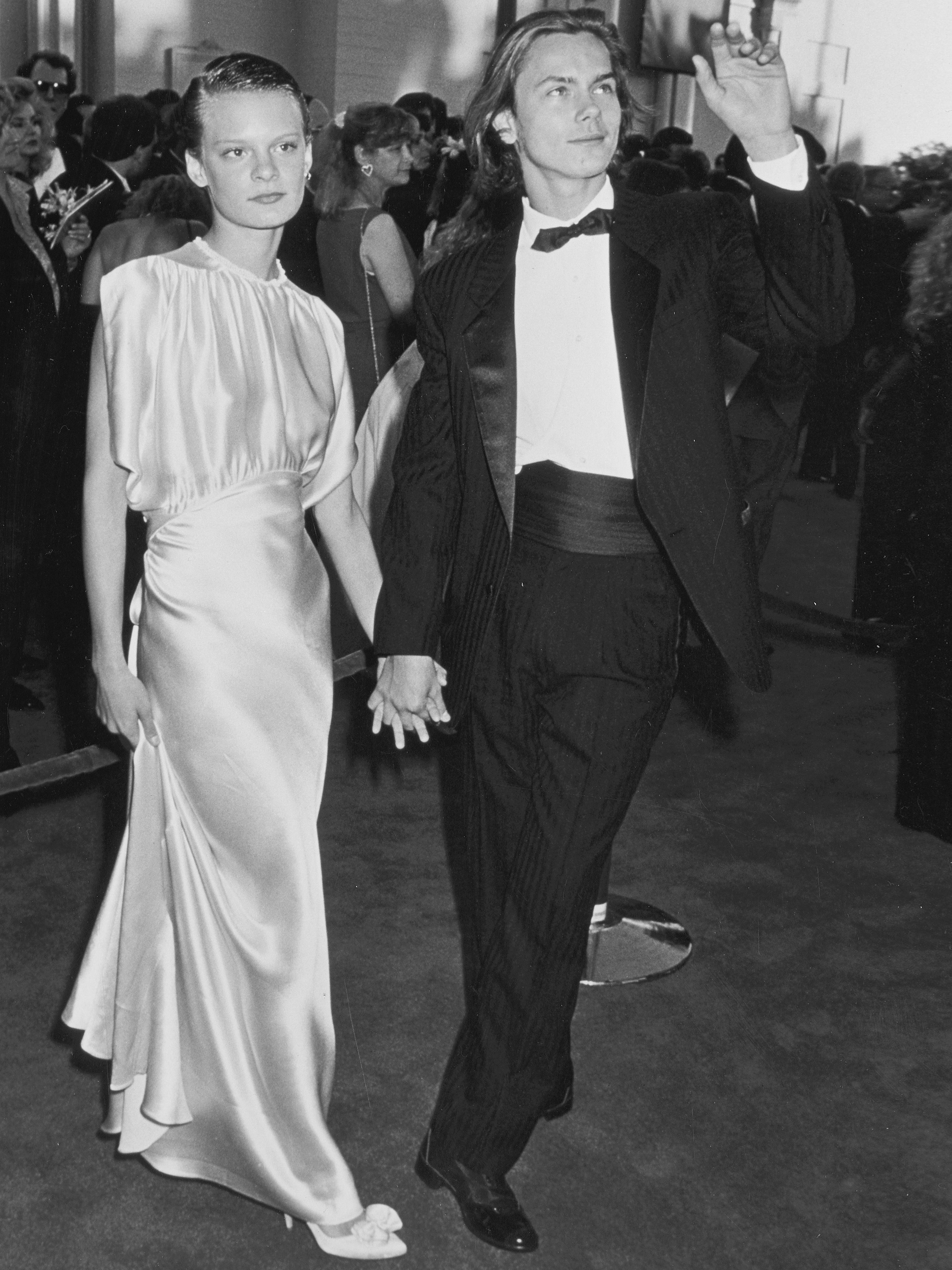 Martha Plimpton, Oscars Dresses, Classic, Red Carpet, 2080x2770 HD Phone
