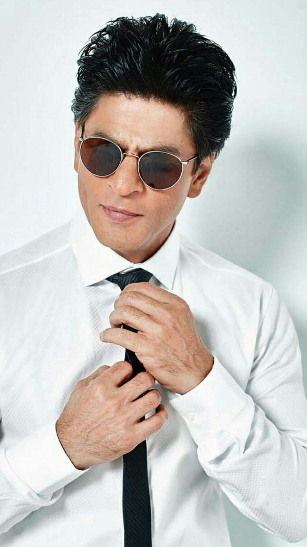 Shah Rukh Khan, Iconic actor, Shahrukh Khan and Kajol, Fan love, 1080x1920 Full HD Phone