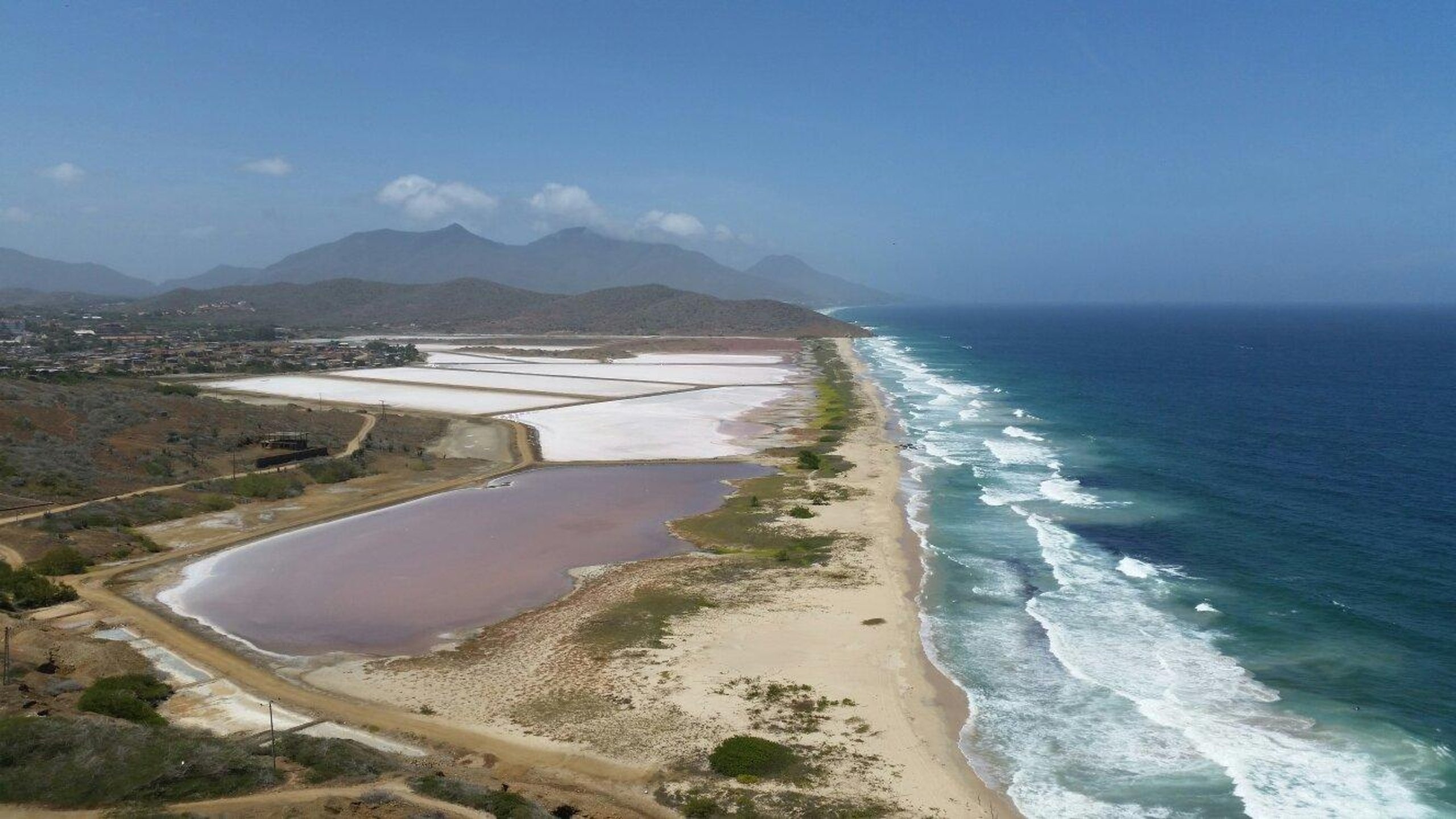 Margarita Island (Venezuela): Playa La Salina, The territory that was seized by a rebellious conquistador Lope de Aguirre in 1561. 2560x1440 HD Wallpaper.