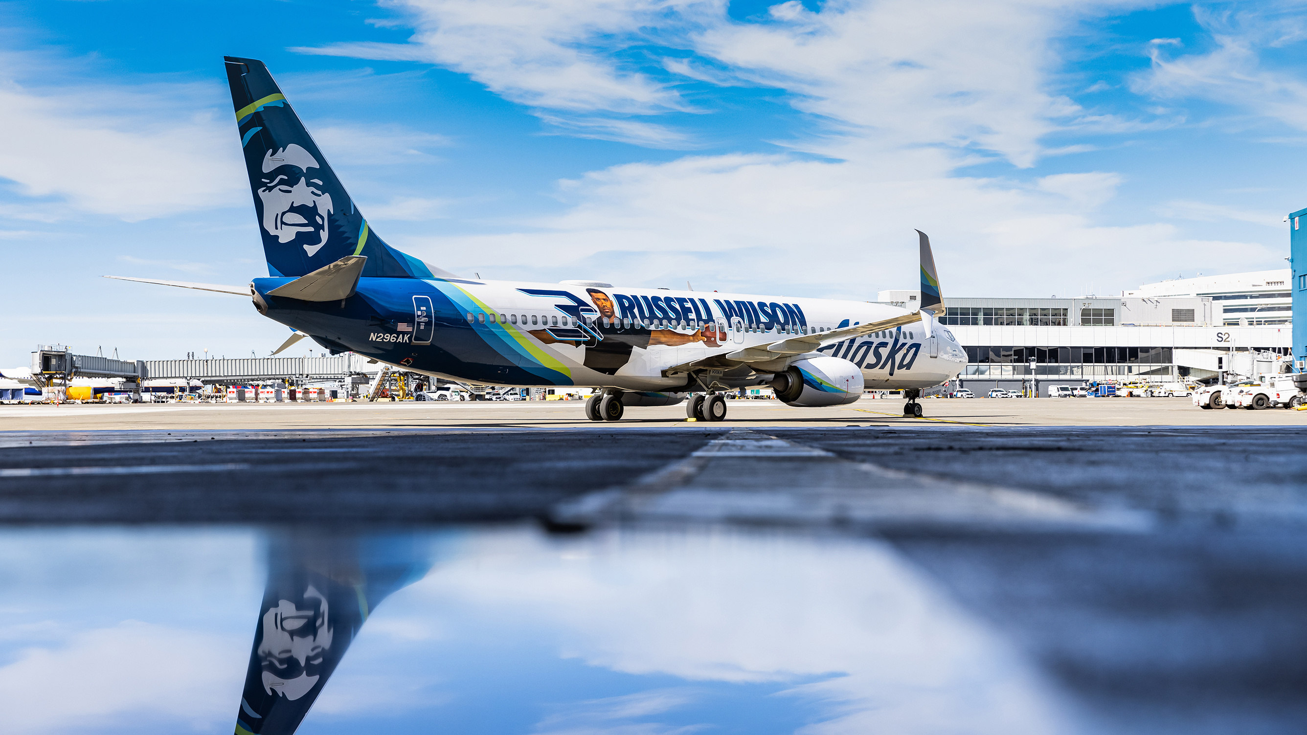 Alaska Airlines, 2021 Russell Wilson logo jet, Special edition, Unique livery, 2680x1510 HD Desktop