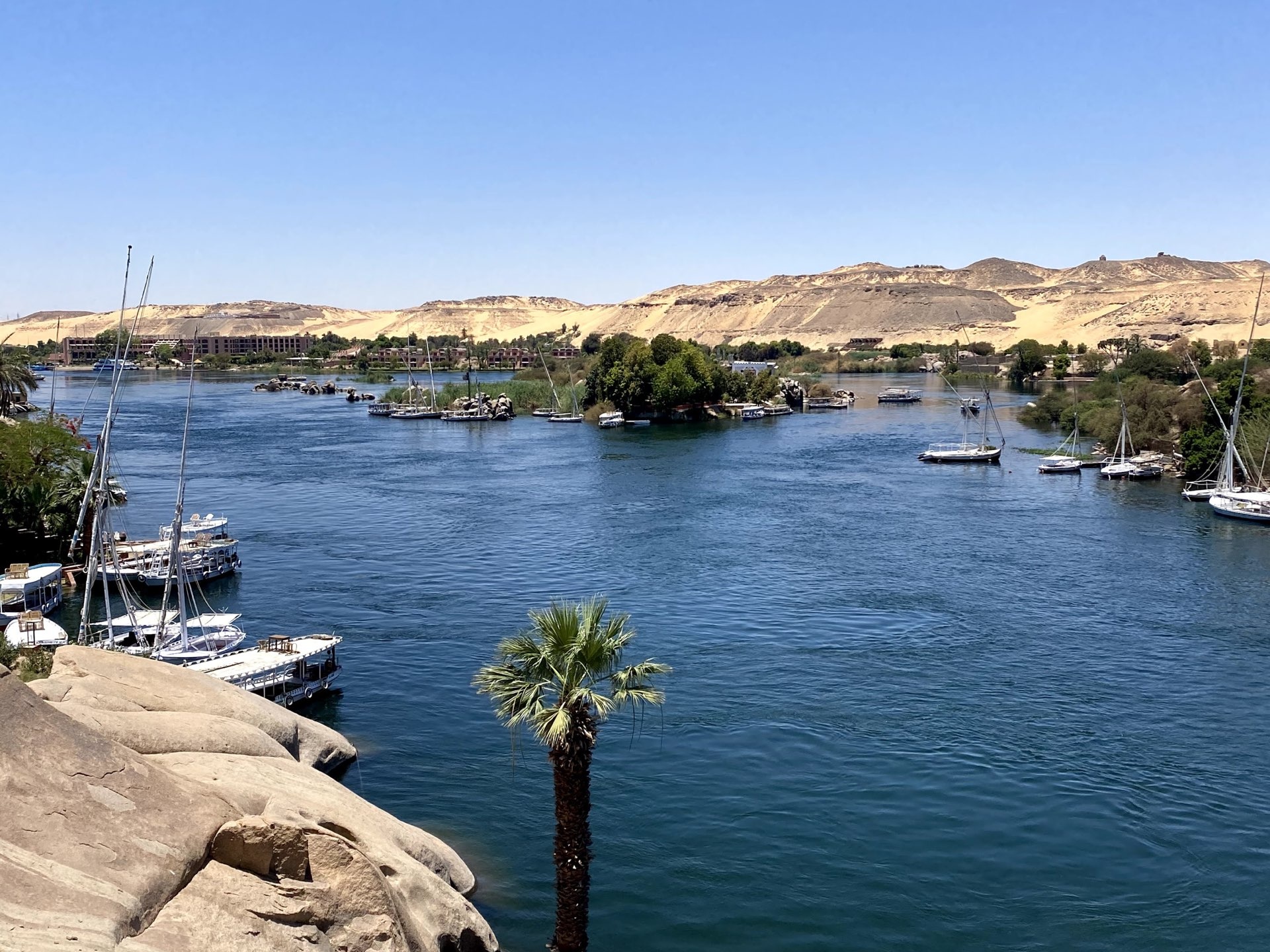 The Nile River, Scenic beauty, Aswan travelogues, Egypt's hidden gem, 1920x1440 HD Desktop