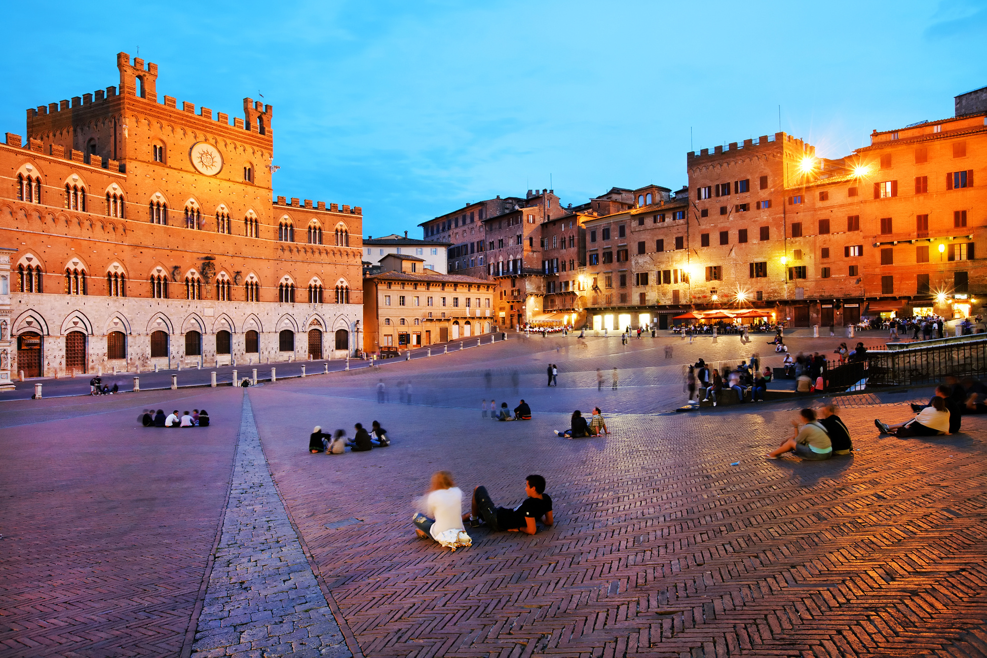 Entdecken Sie den Charme der Piazza del Campo in Siena, 2000x1340 HD Desktop
