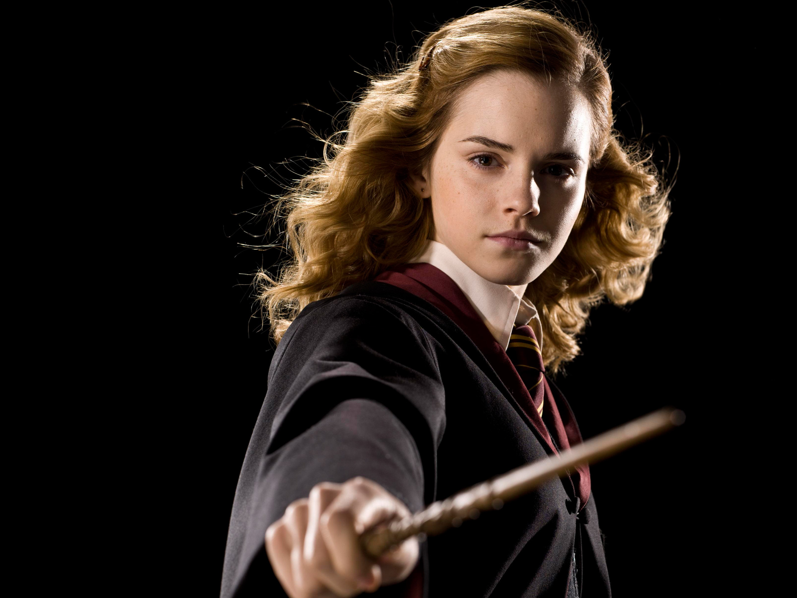 Hermione: She first appears in the novel Harry Potter and the Philosopher's Stone (1997). 2560x1920 HD Wallpaper.