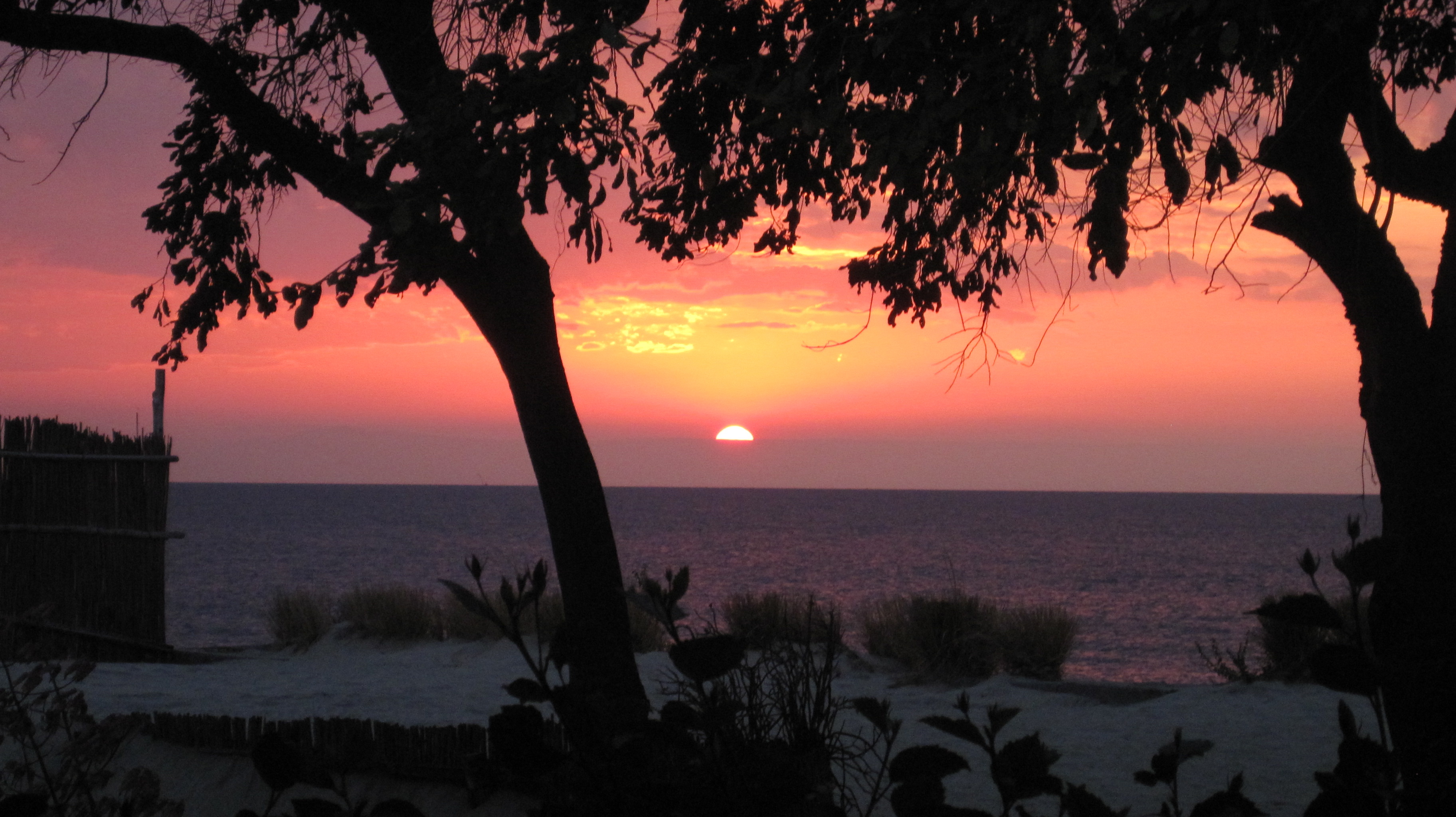 Lake Malawi (Travels), Malawi research, African lake, Beautiful coastline, 3650x2050 HD Desktop