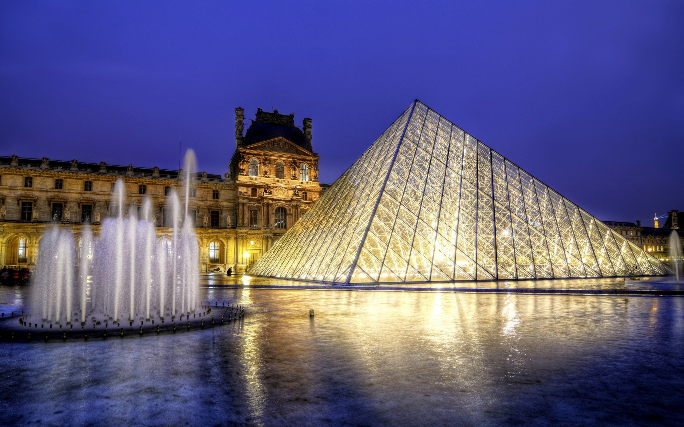 Parisian landmark, Ancient artifacts, Architectural marvel, Famous museum, 2880x1800 HD Desktop