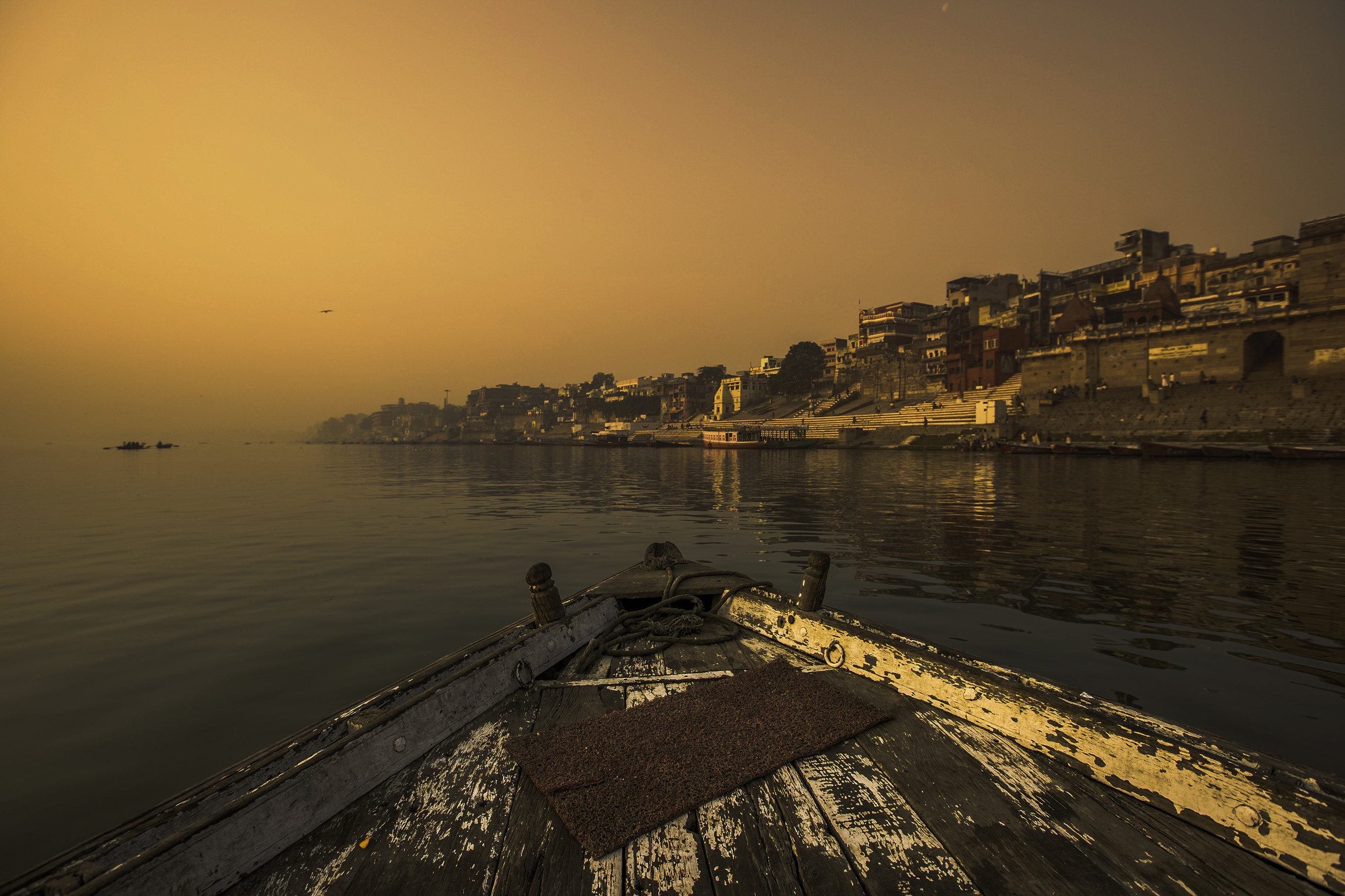 The Ganges, Boat down, Up close, India, 2740x1830 HD Desktop