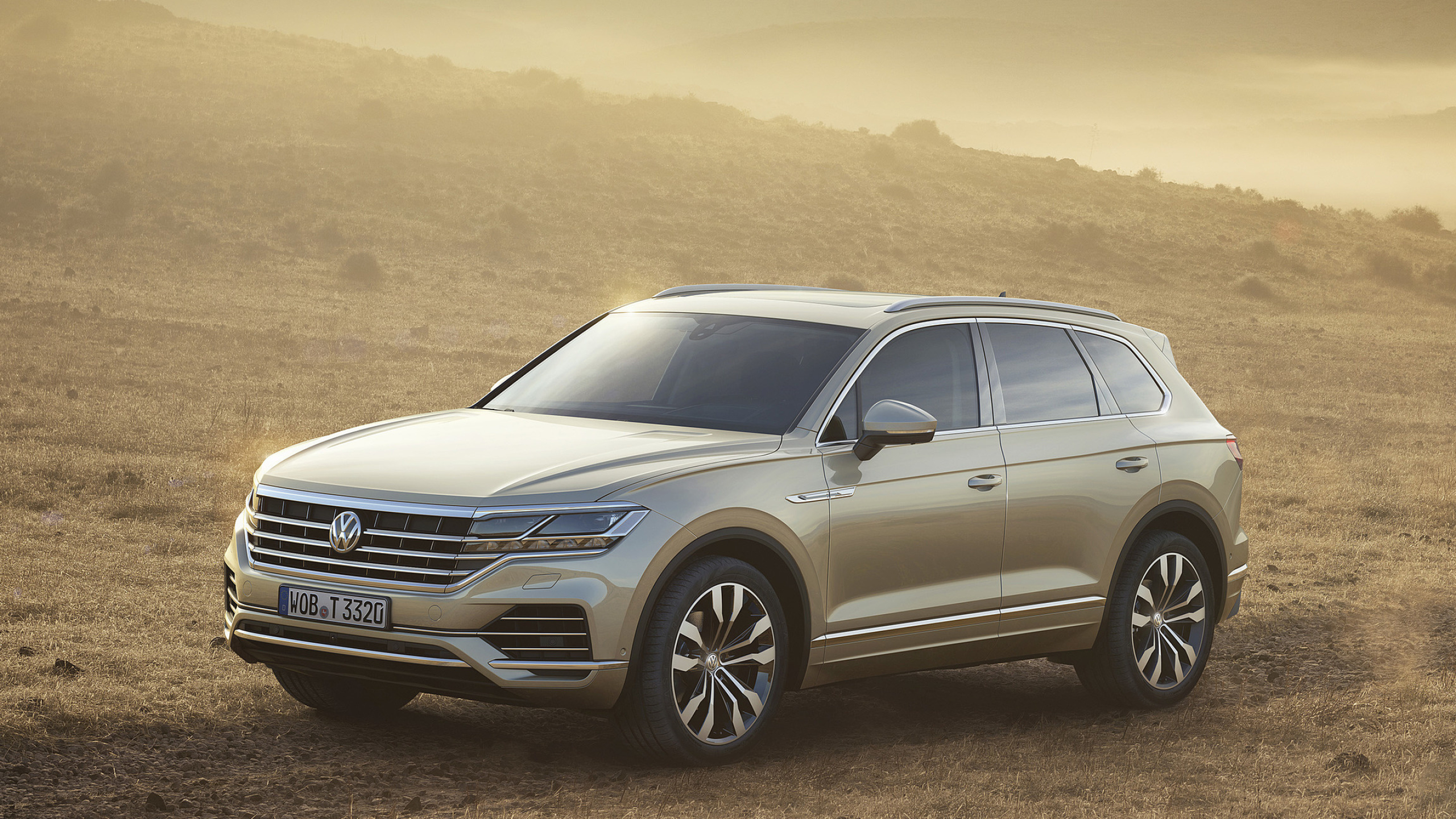 Volkswagen Touareg, Striking front-end design, High-resolution wallpaper, Automotive excellence, 2560x1440 HD Desktop
