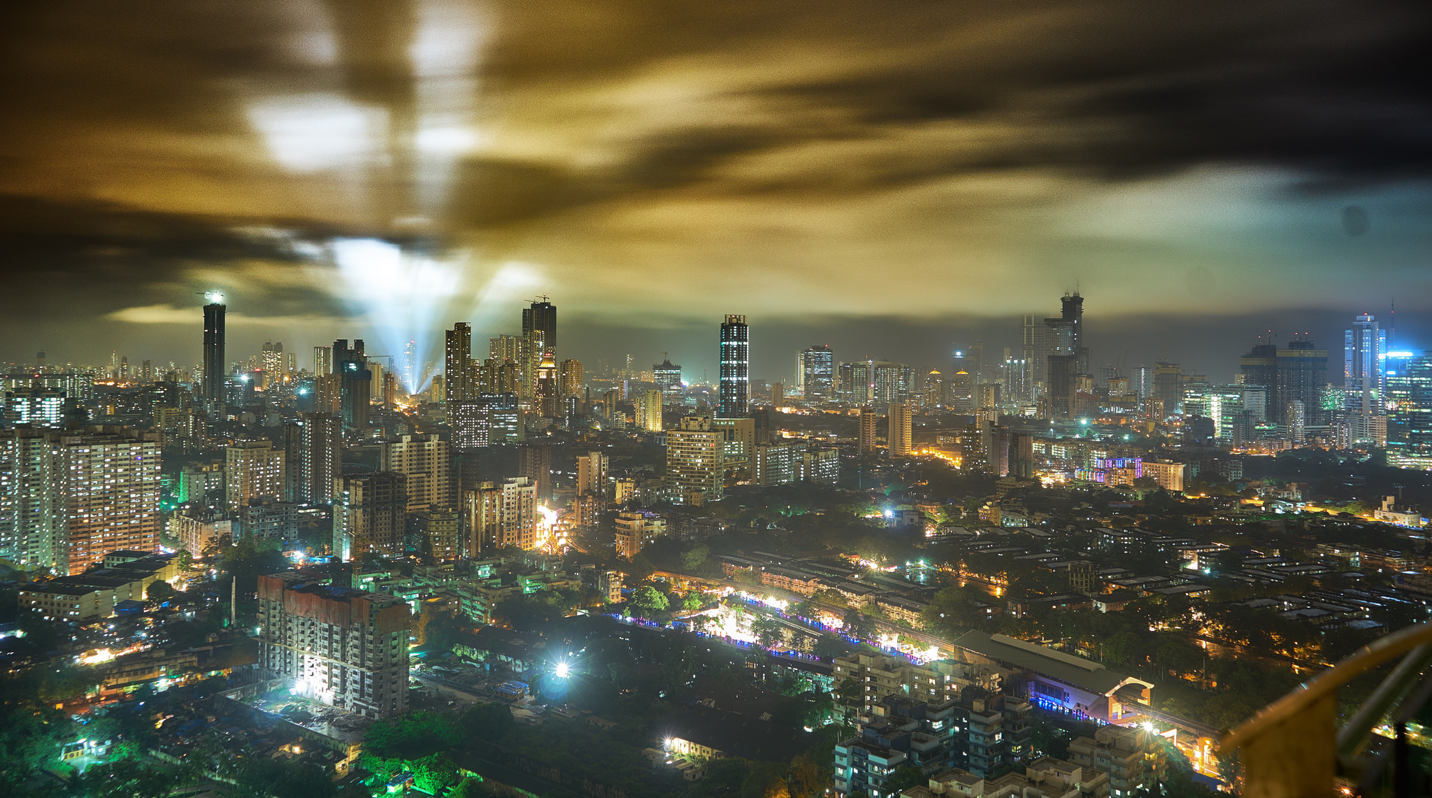Mumbai skyline, Rooftop bars, Restaurants, 2050x1150 HD Desktop