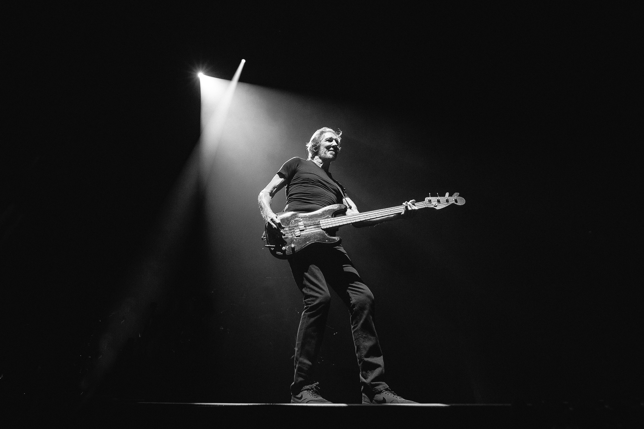 Roger Waters - Brisbane Entertainment Centre | SAVETONIGHT 2050x1370