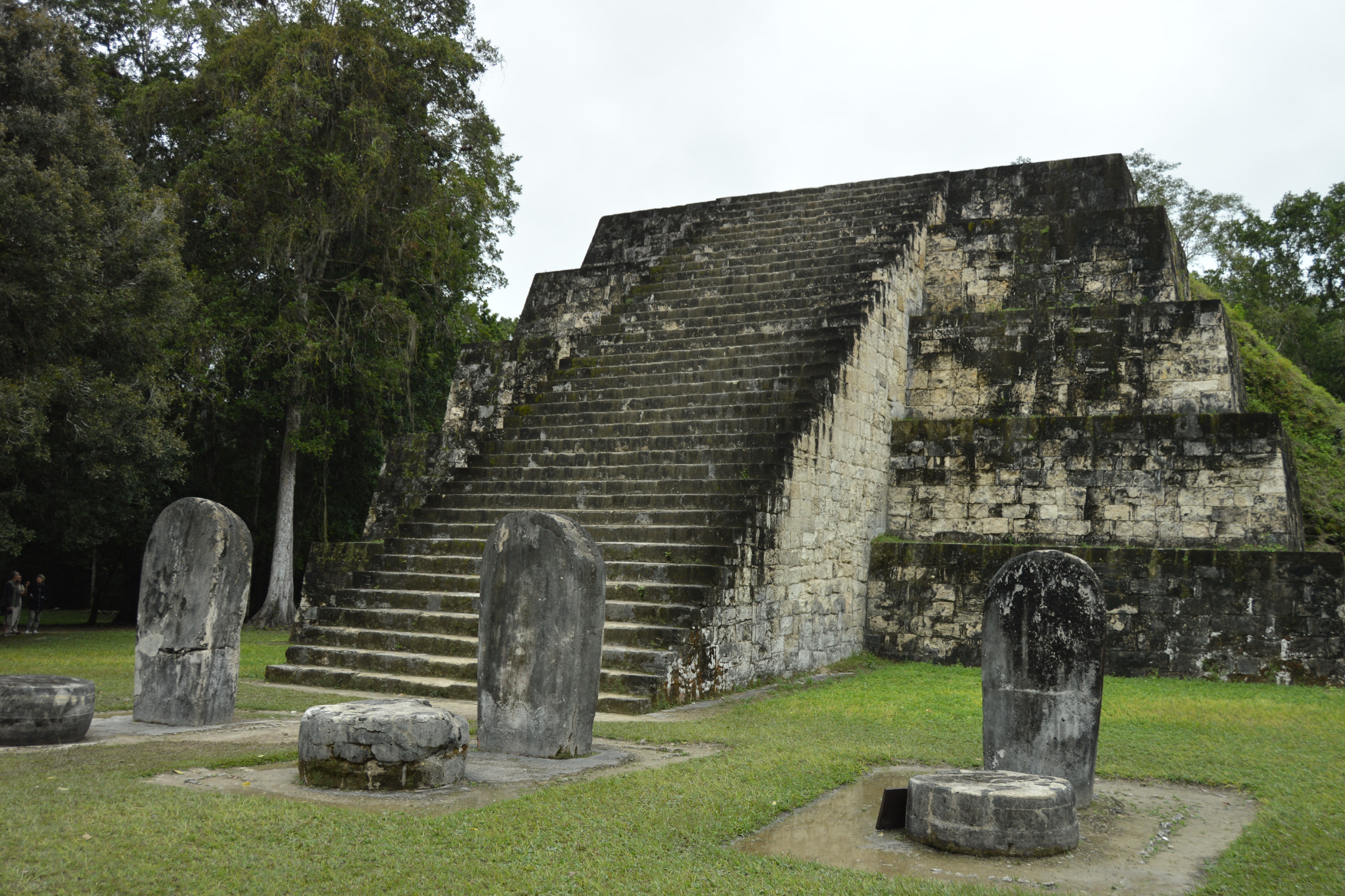 Touring the ancient Tikal ruins, 3000x2000 HD Desktop